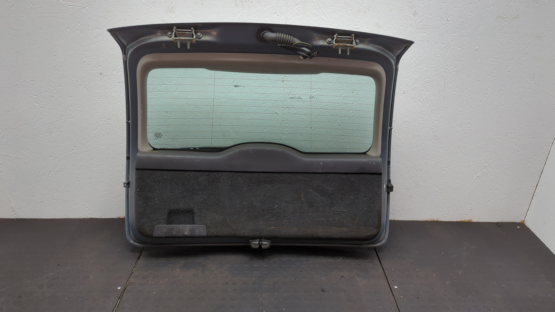 Дверь багажника