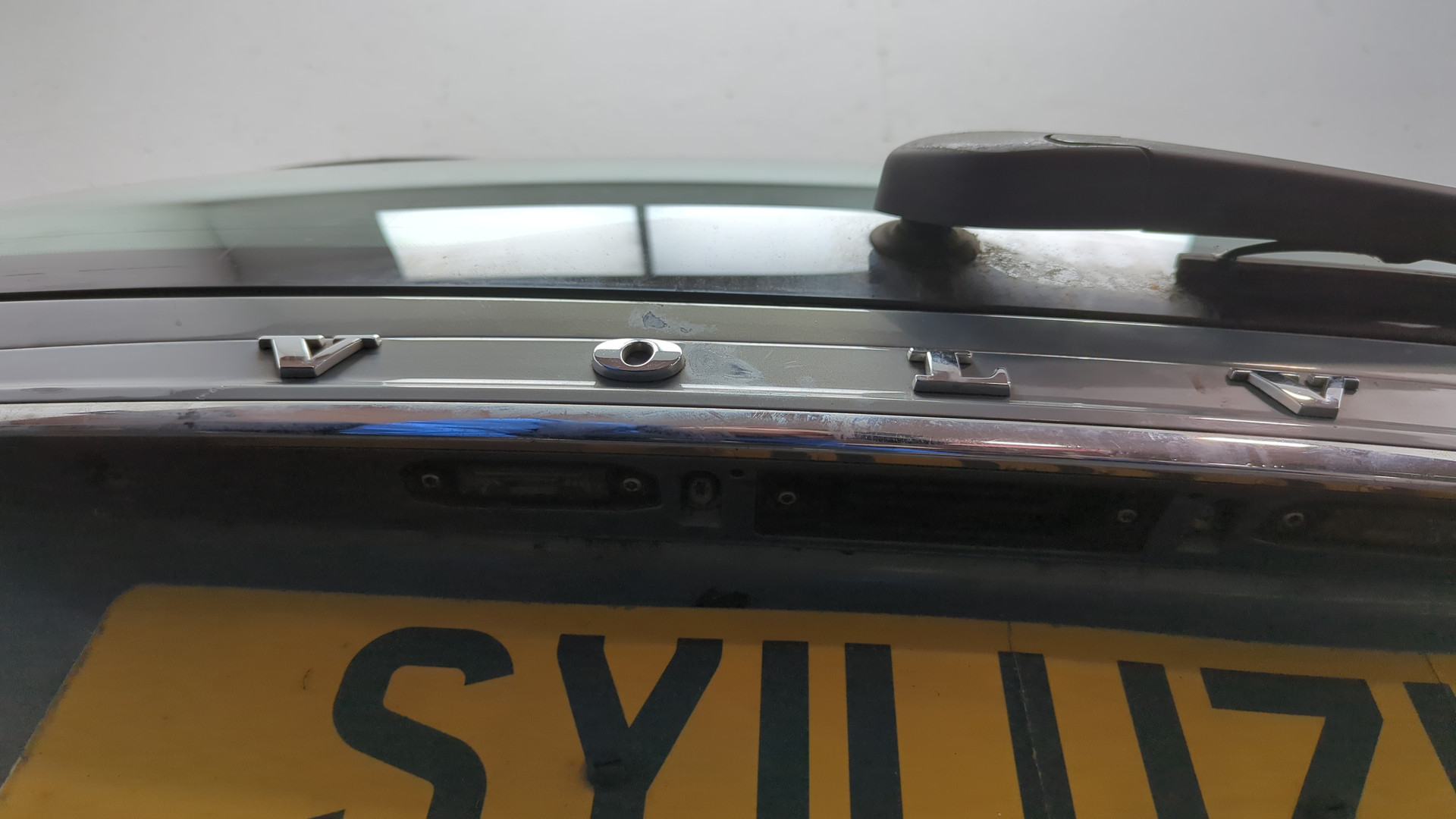 Дверь багажника