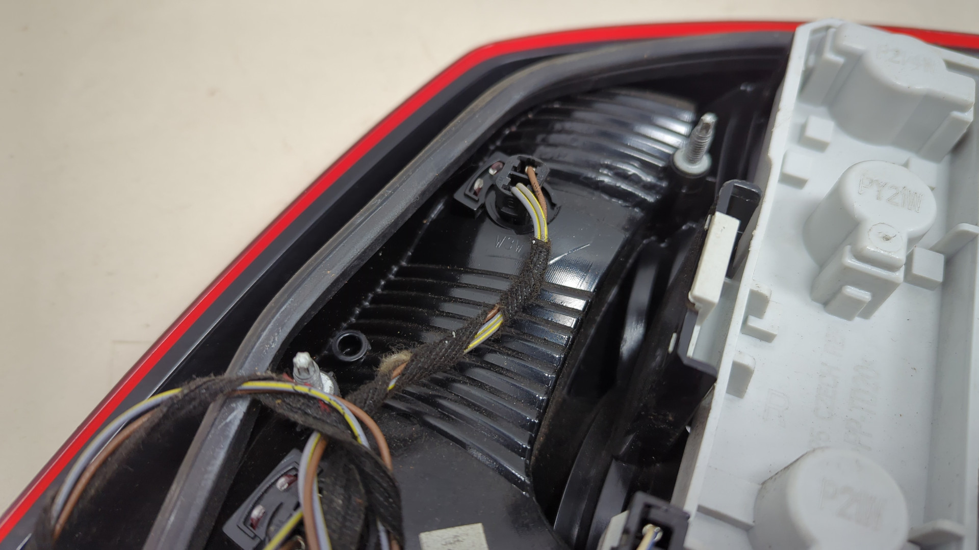 Фонарь задний правый