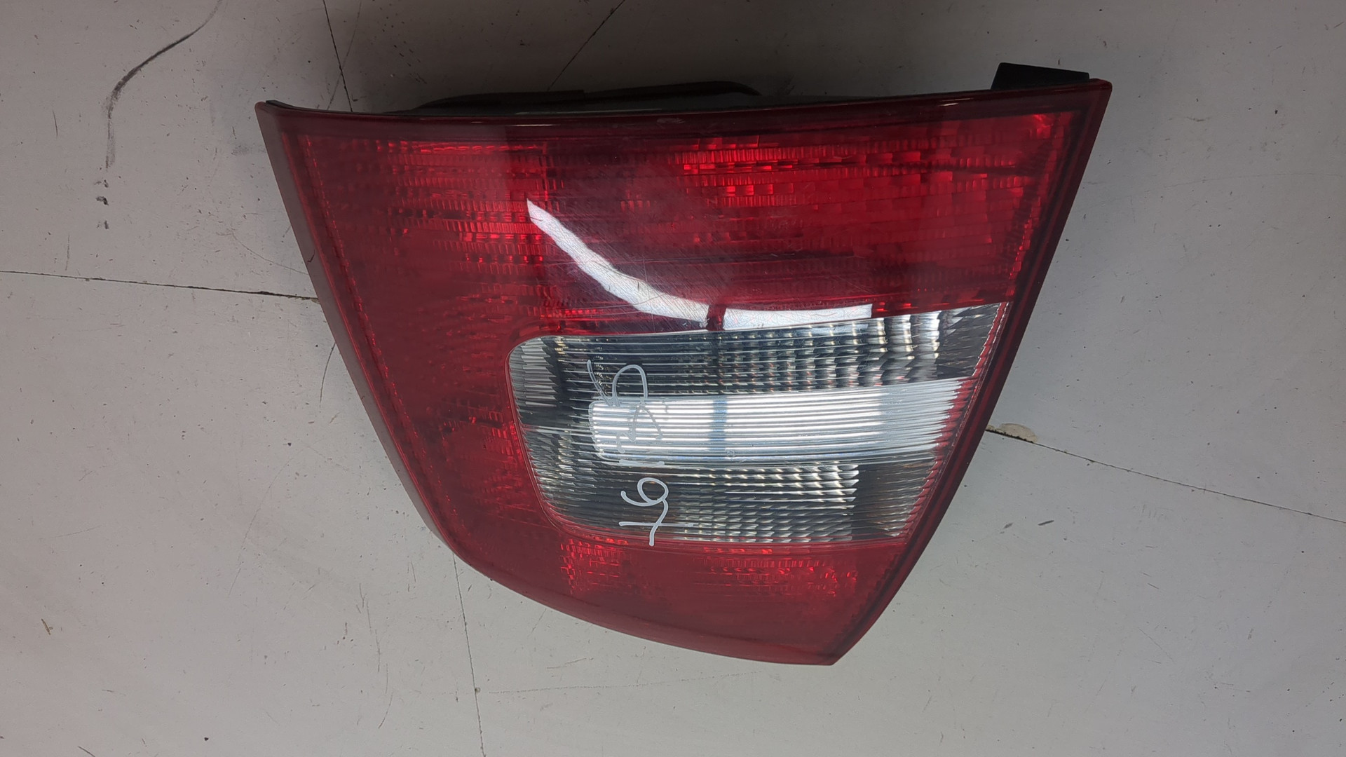 Фонарь задний правый