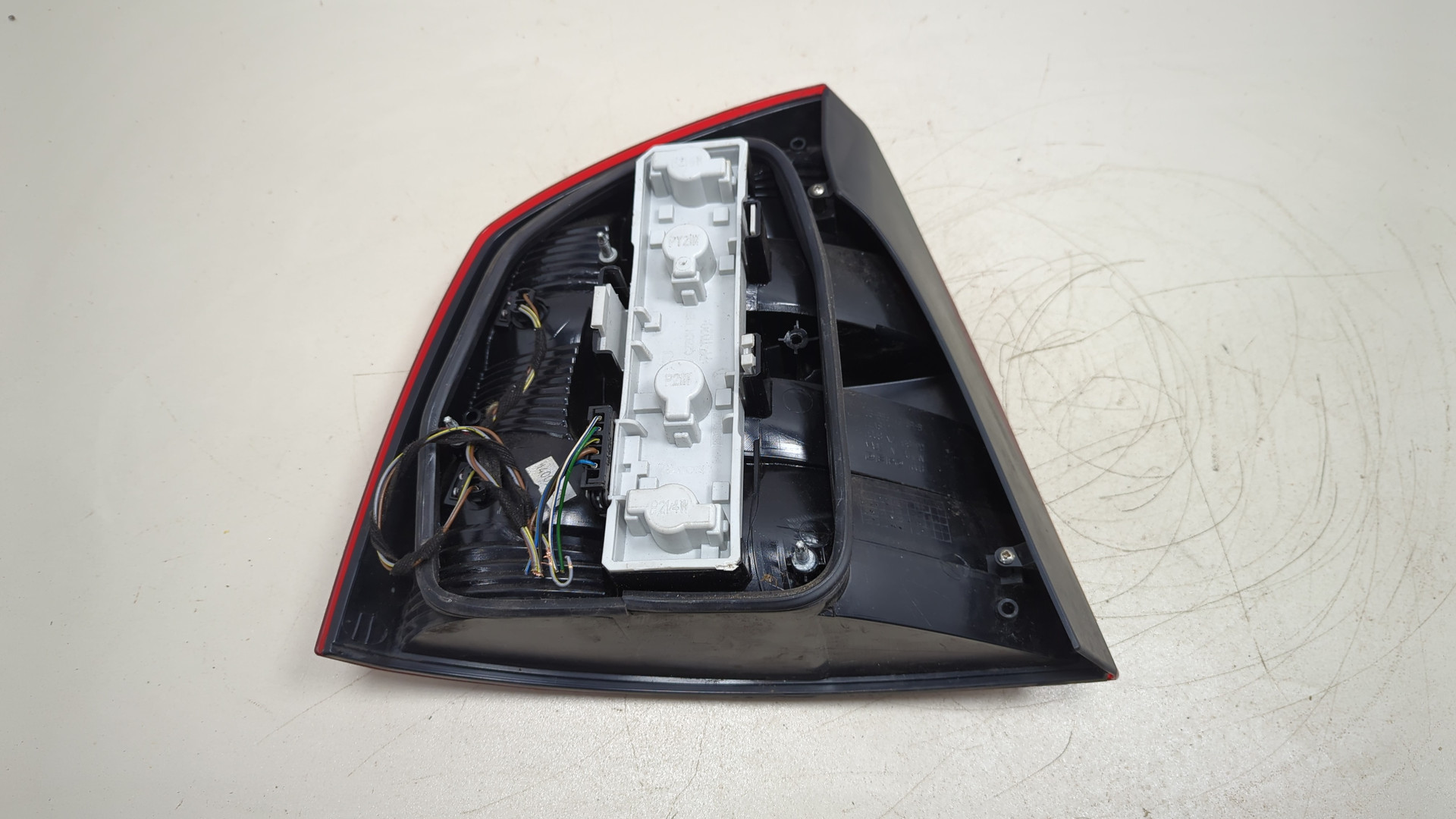 Фонарь задний правый