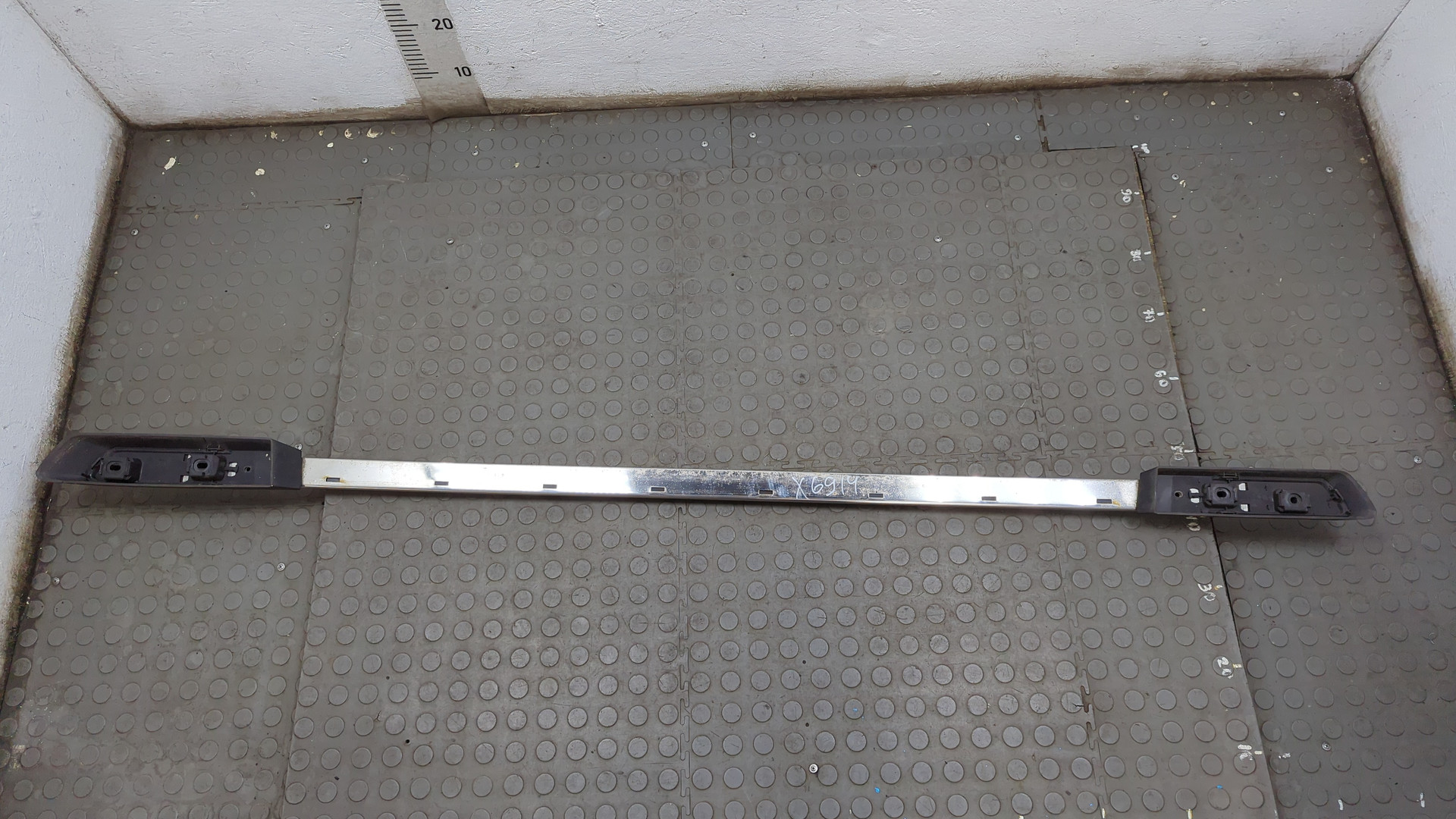 Рейлинг (релинг) правый (планка на крышу)