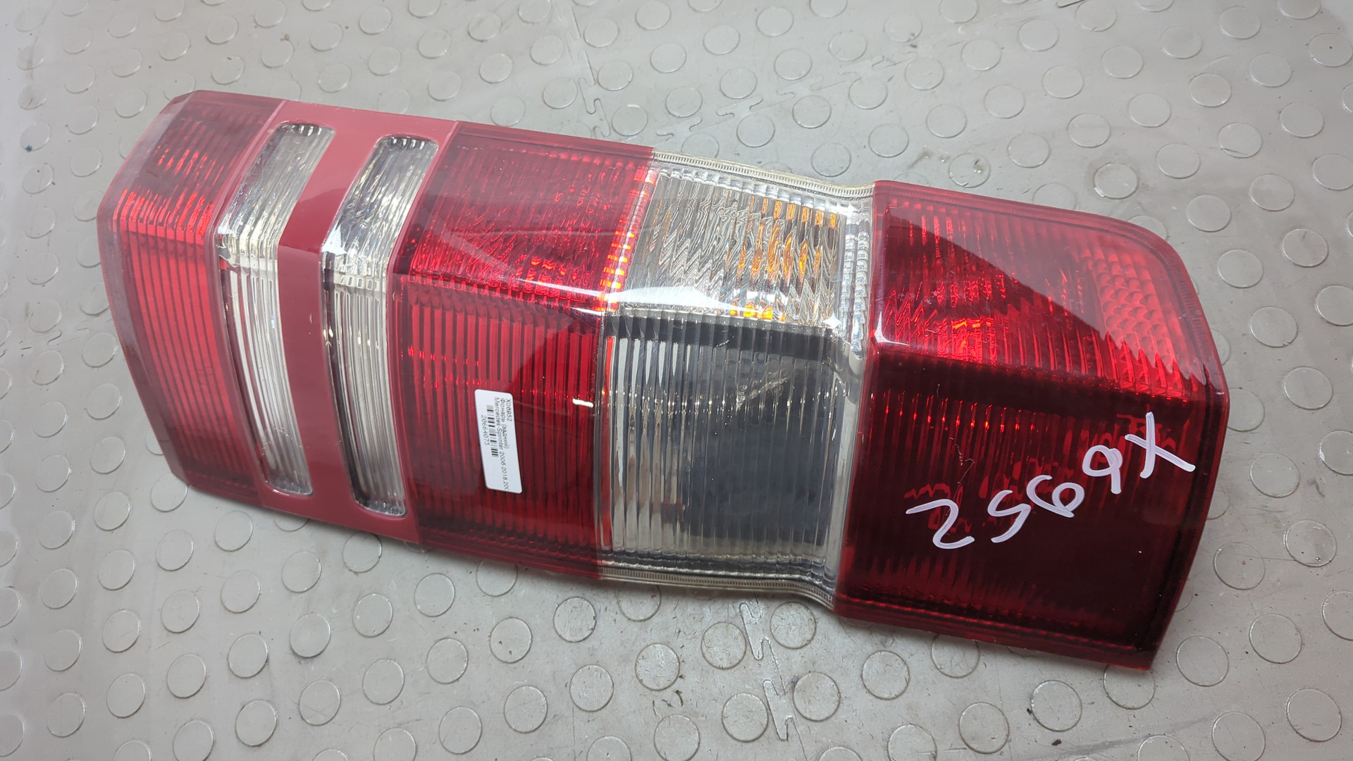 Фонарь задний правый