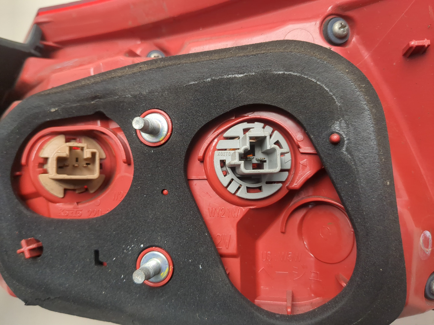 Фонарь задний левый