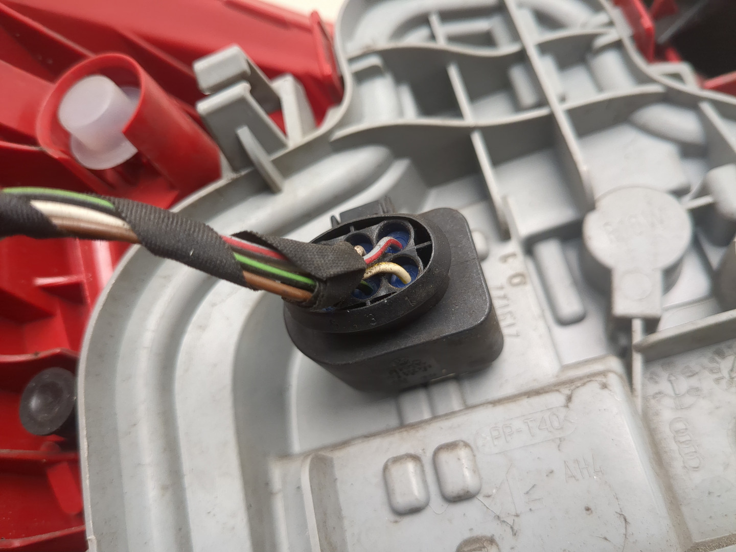 Фонарь задний правый