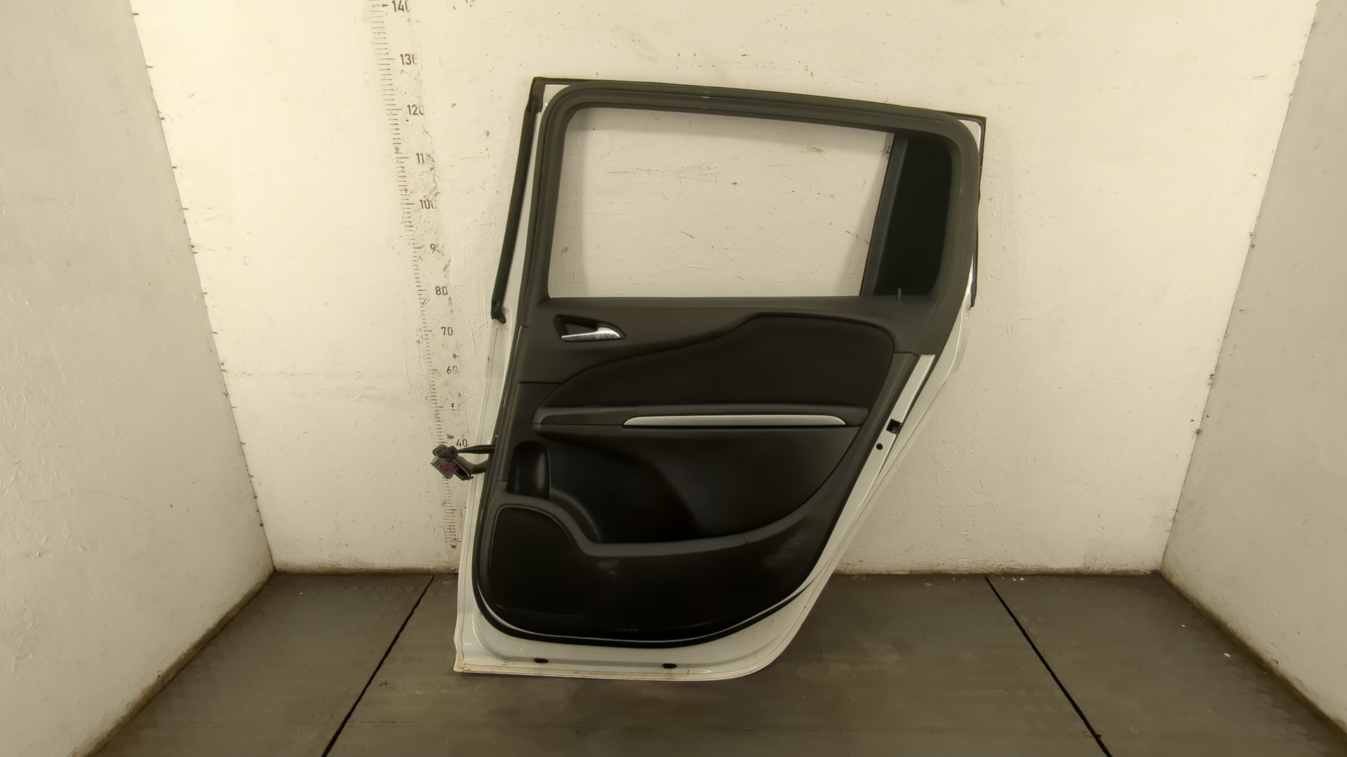 Дверь задняя правая