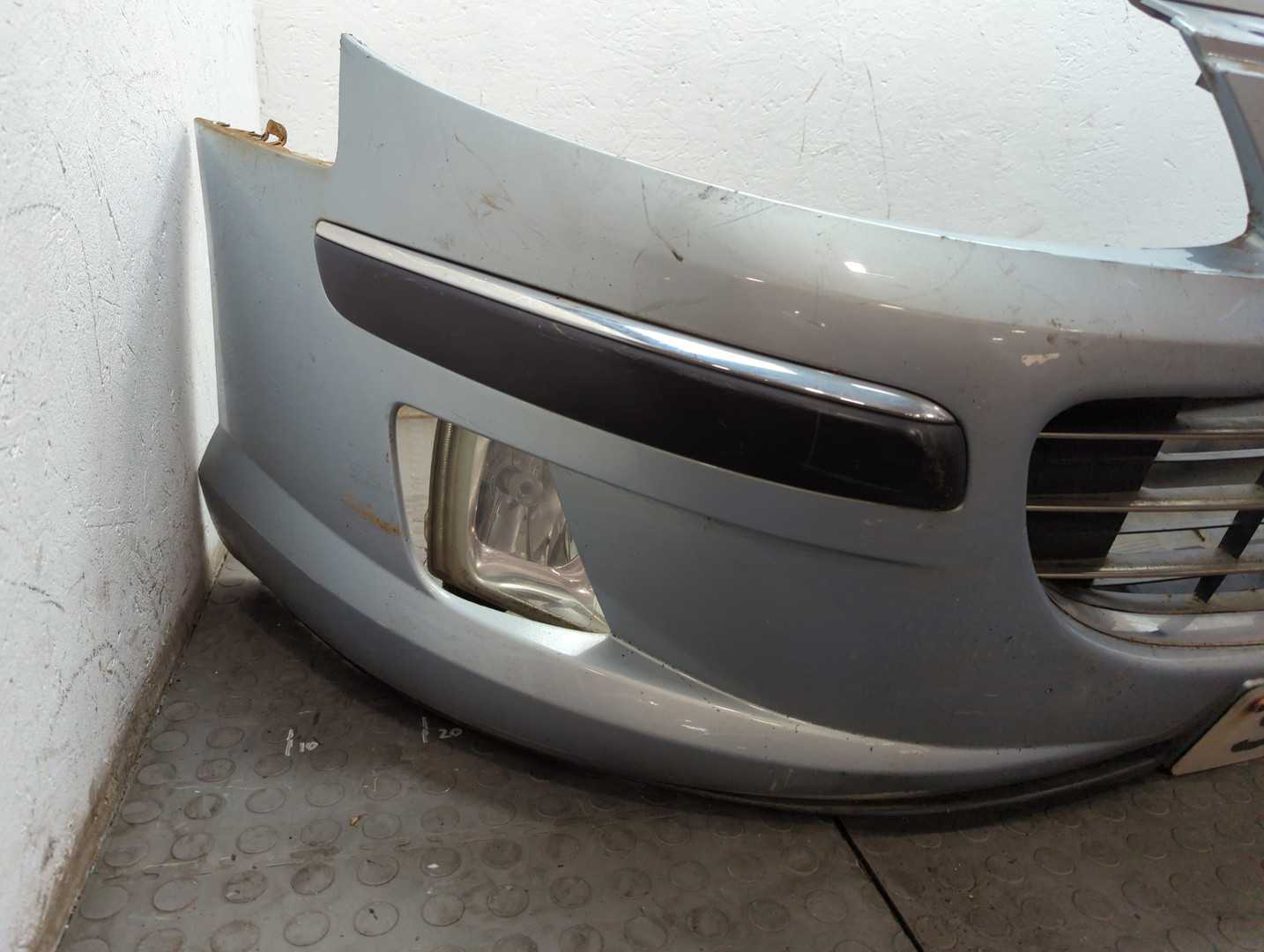 Бампер передний