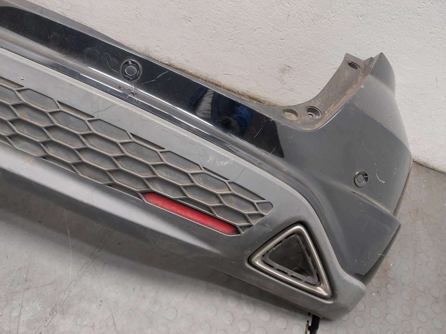 Бампер задний