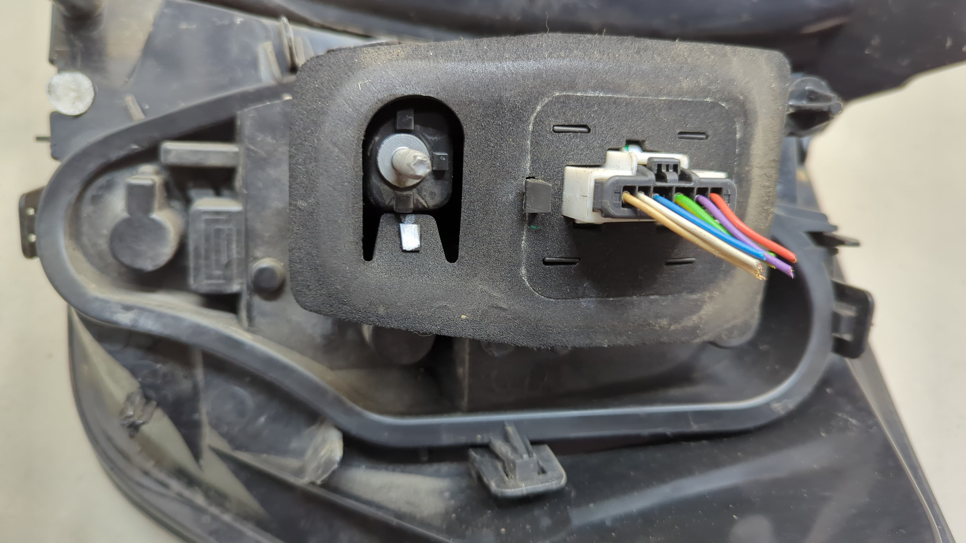 Фонарь задний левый