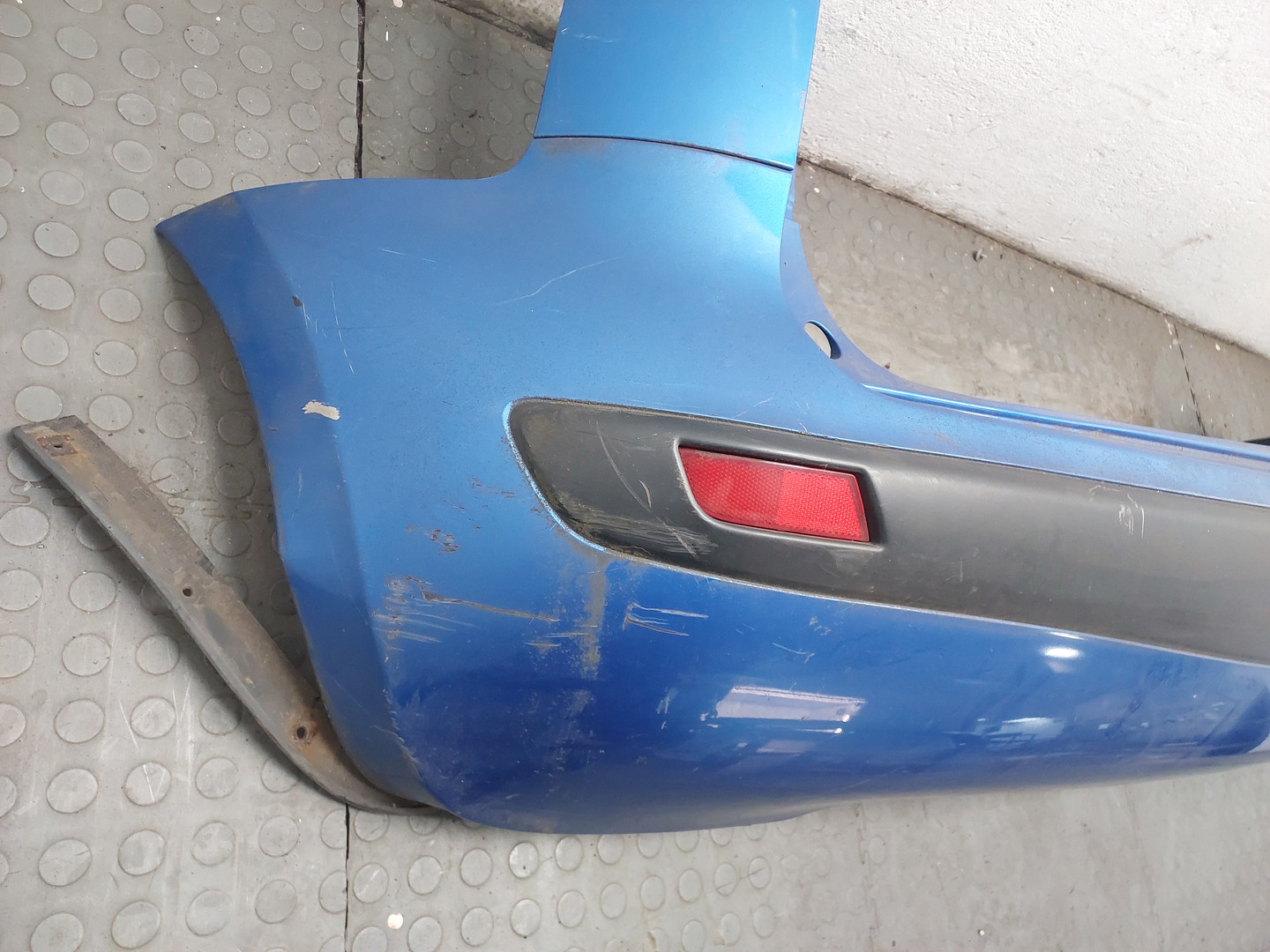 Бампер задний