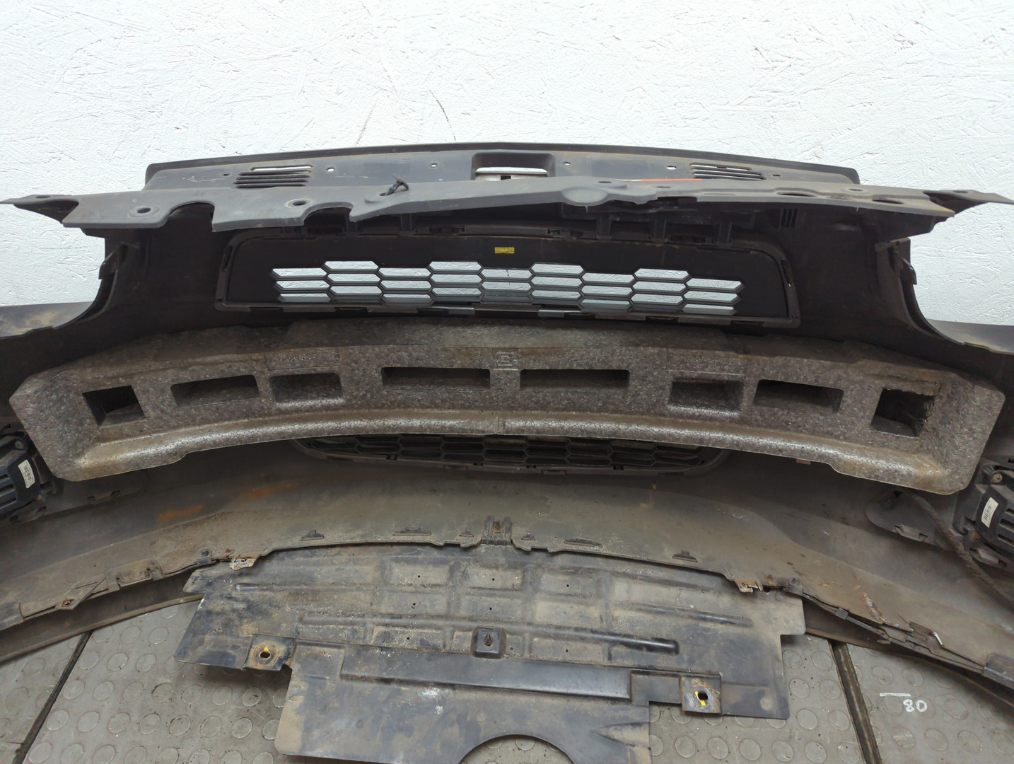 Бампер передний