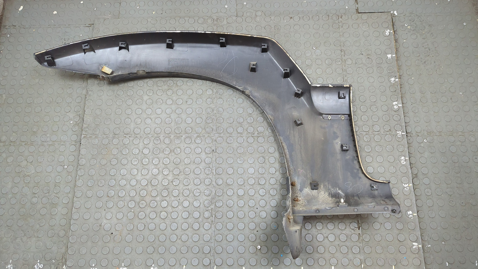 Накладка переднего крыла правого