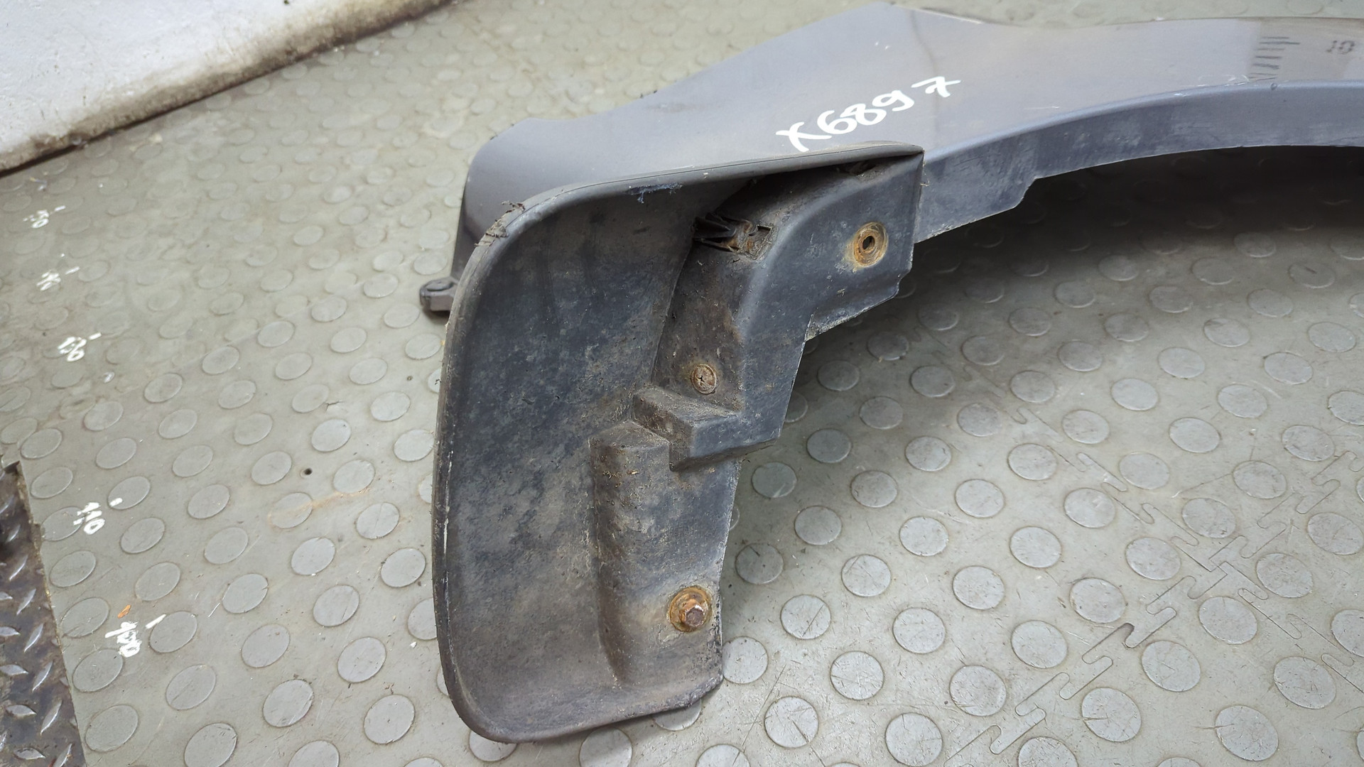 Накладка переднего крыла правого