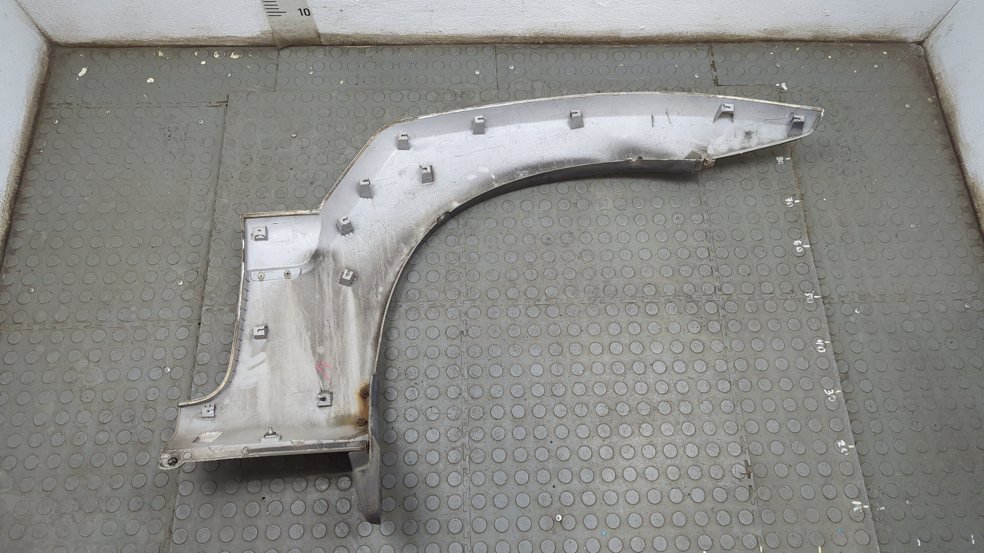 Накладка переднего крыла левого