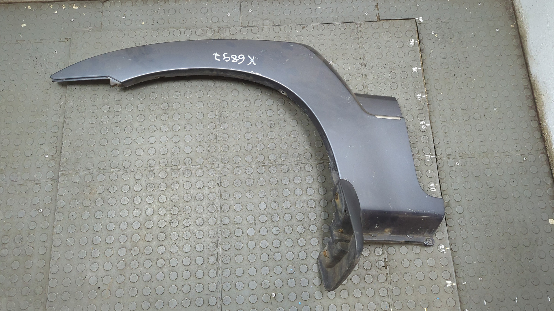 Накладка переднего крыла левого