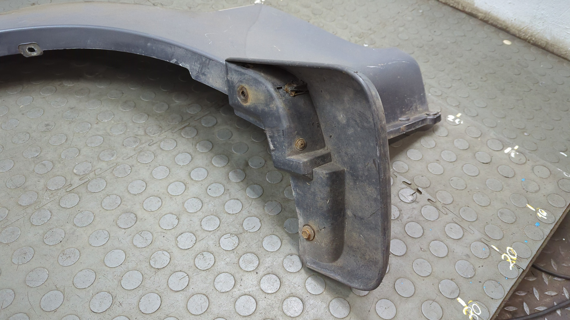 Накладка переднего крыла левого