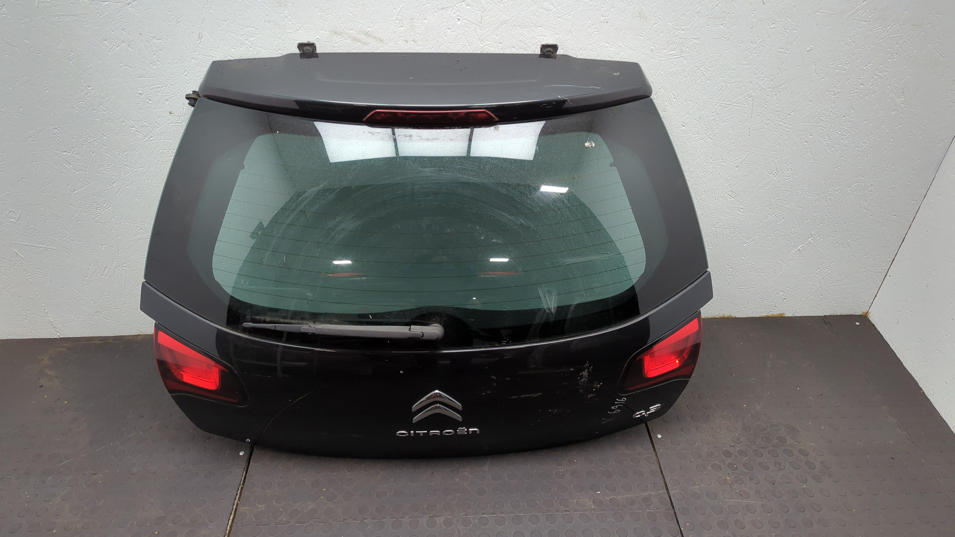 Дверь багажника