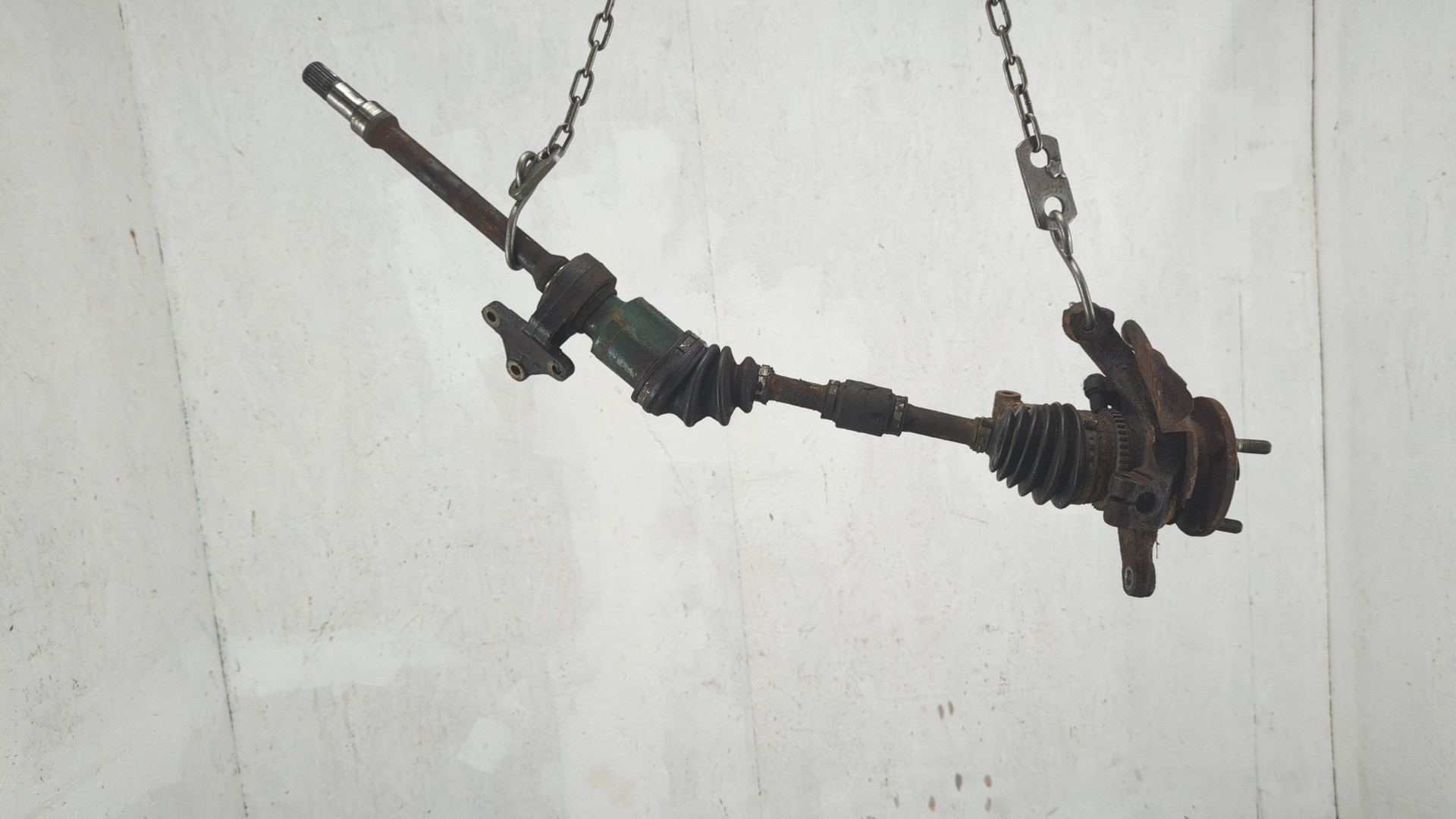 Кулак поворотный передний правый