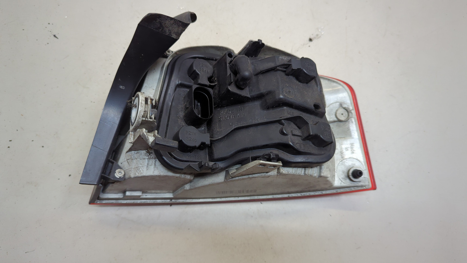 Фонарь задний левый