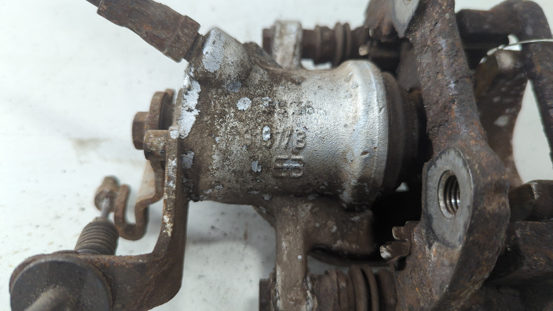 Суппорт задний левый