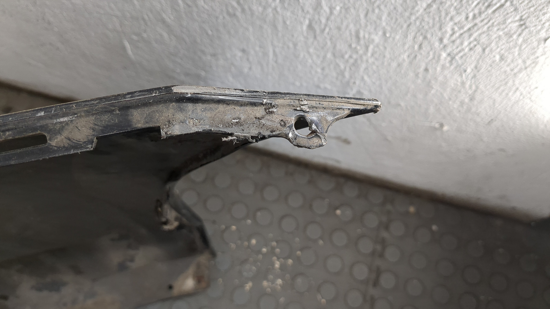 Бампер задний