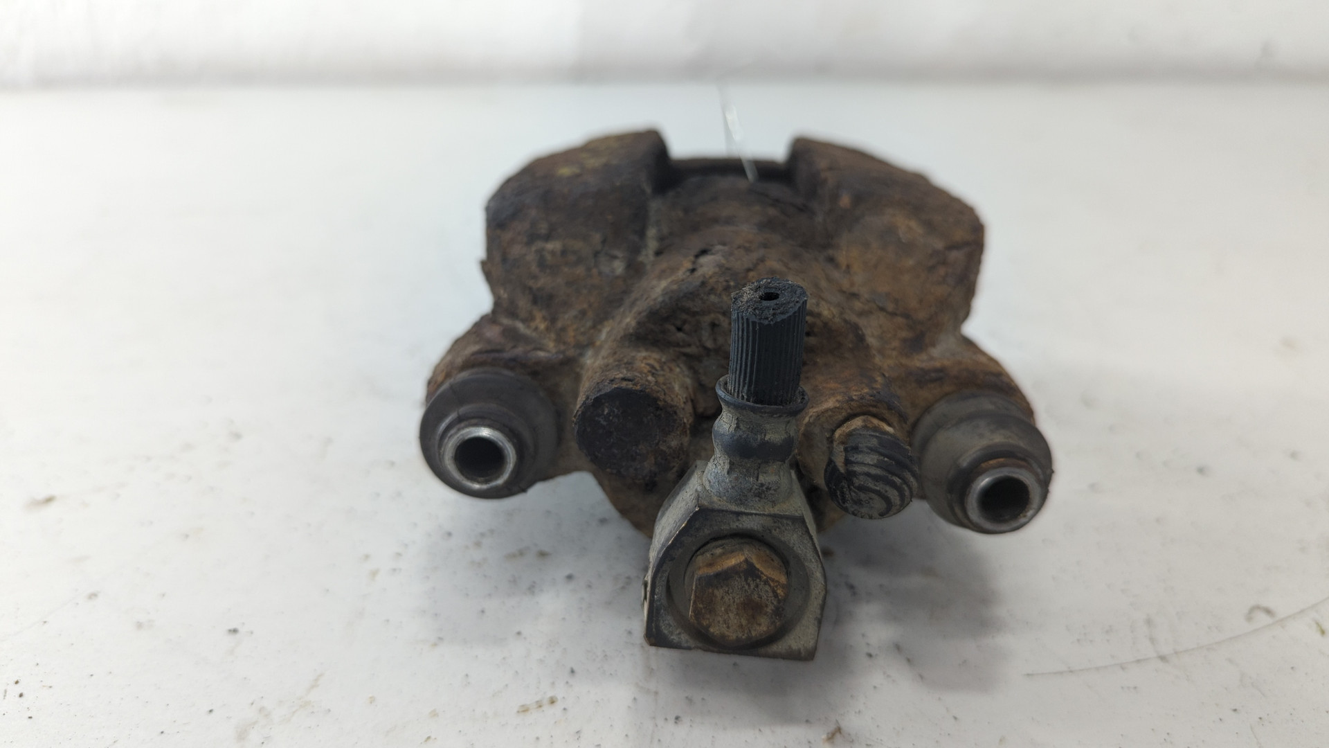 Суппорт задний левый