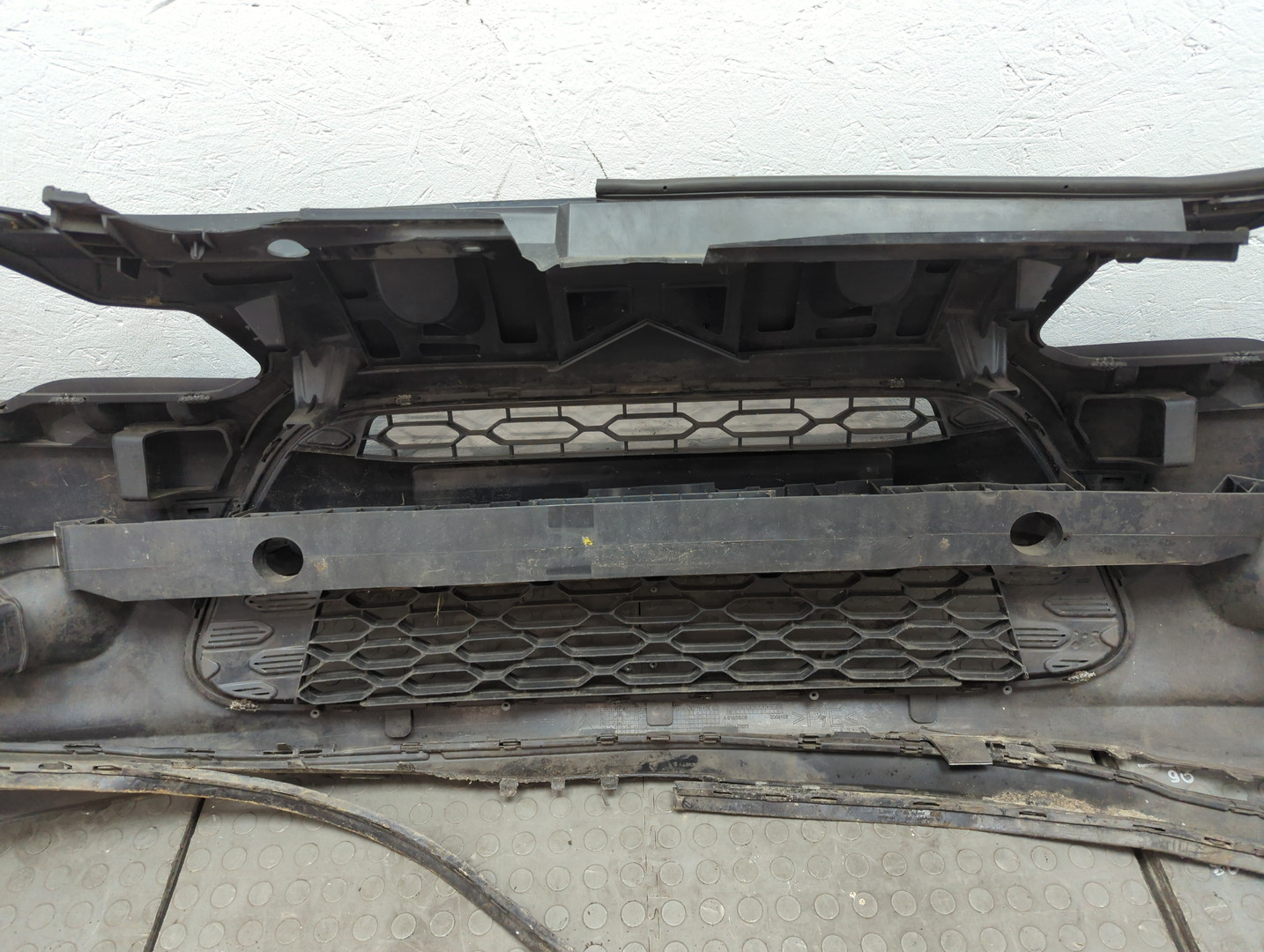 Бампер передний