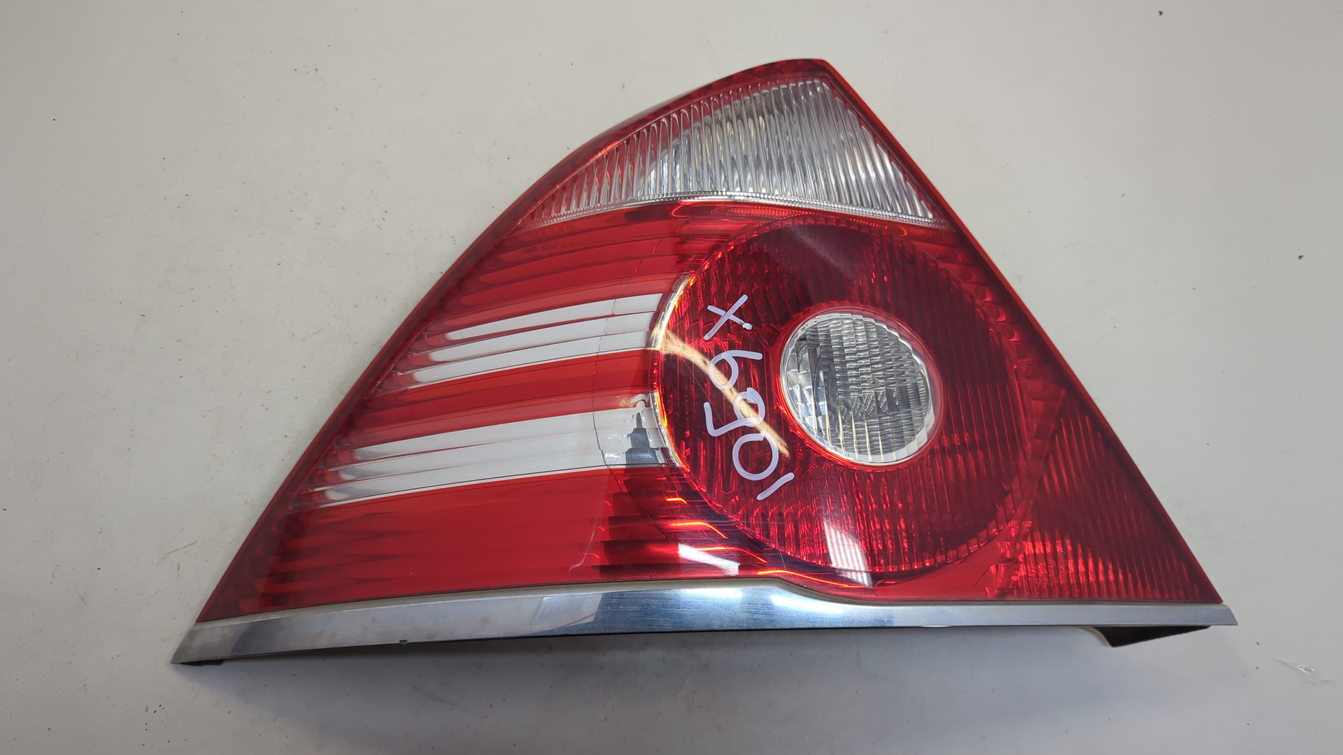 Фонарь задний левый