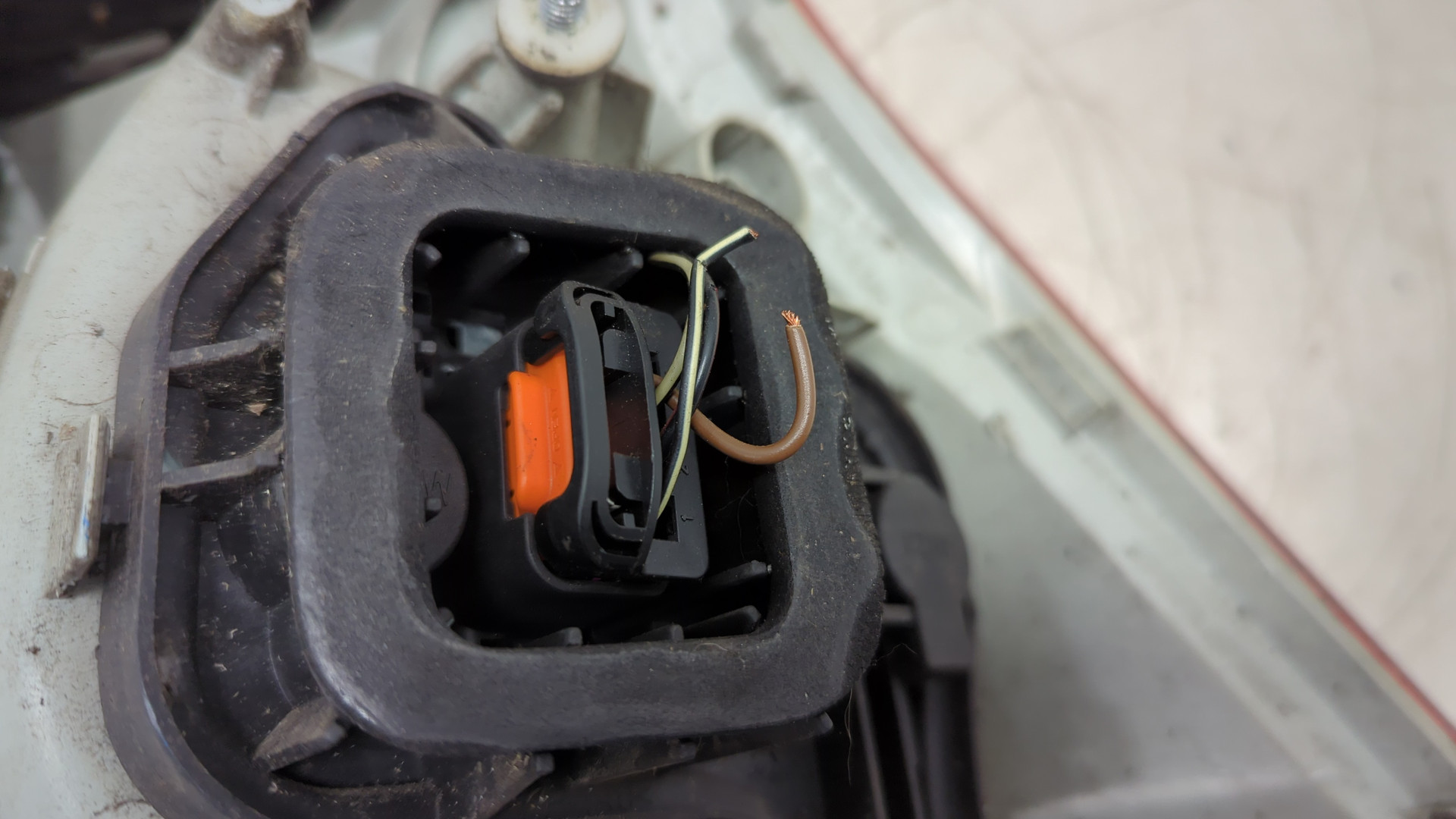 Фонарь задний левый