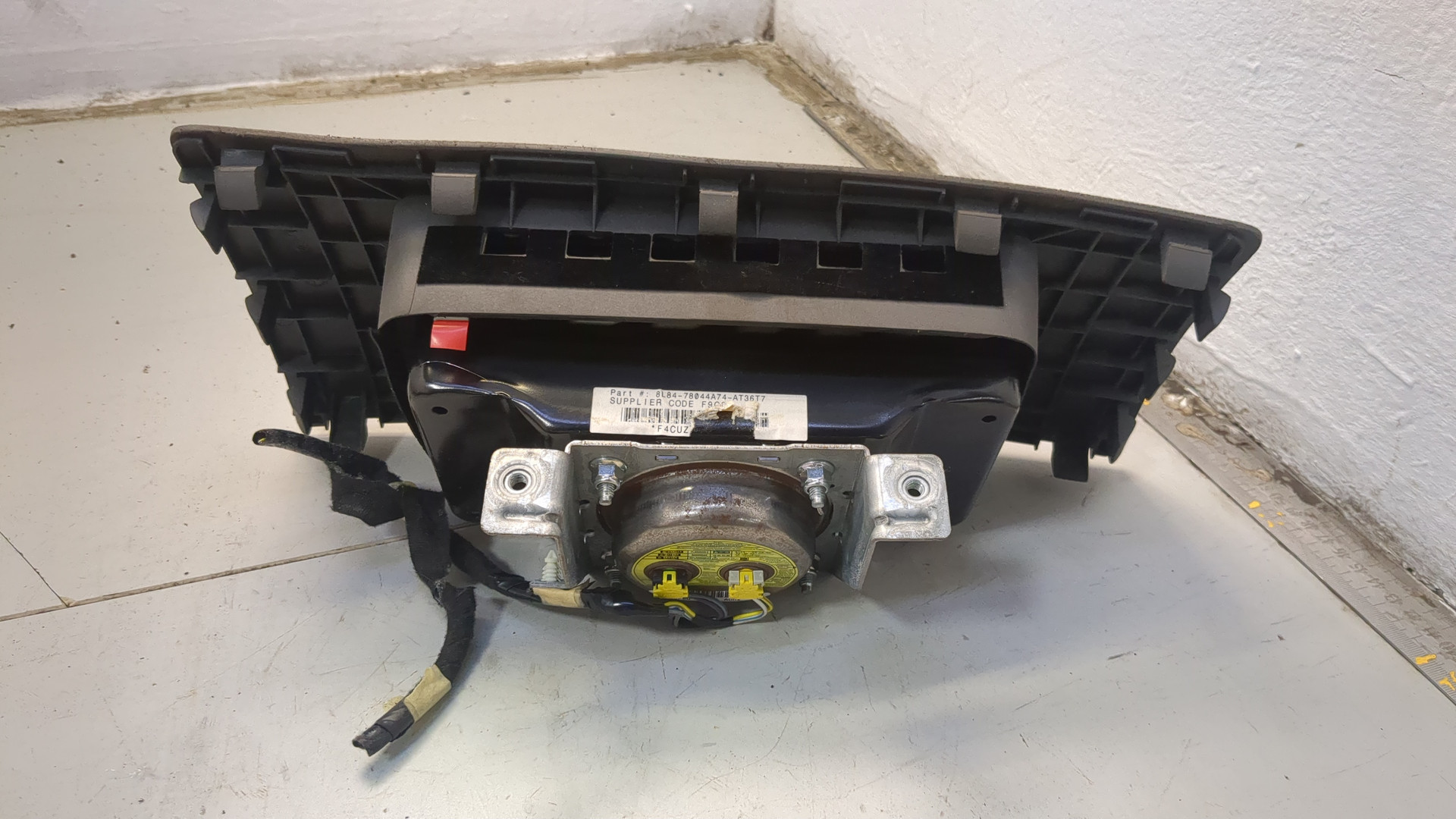 Подушка безопасности пассажирская (в торпедо)