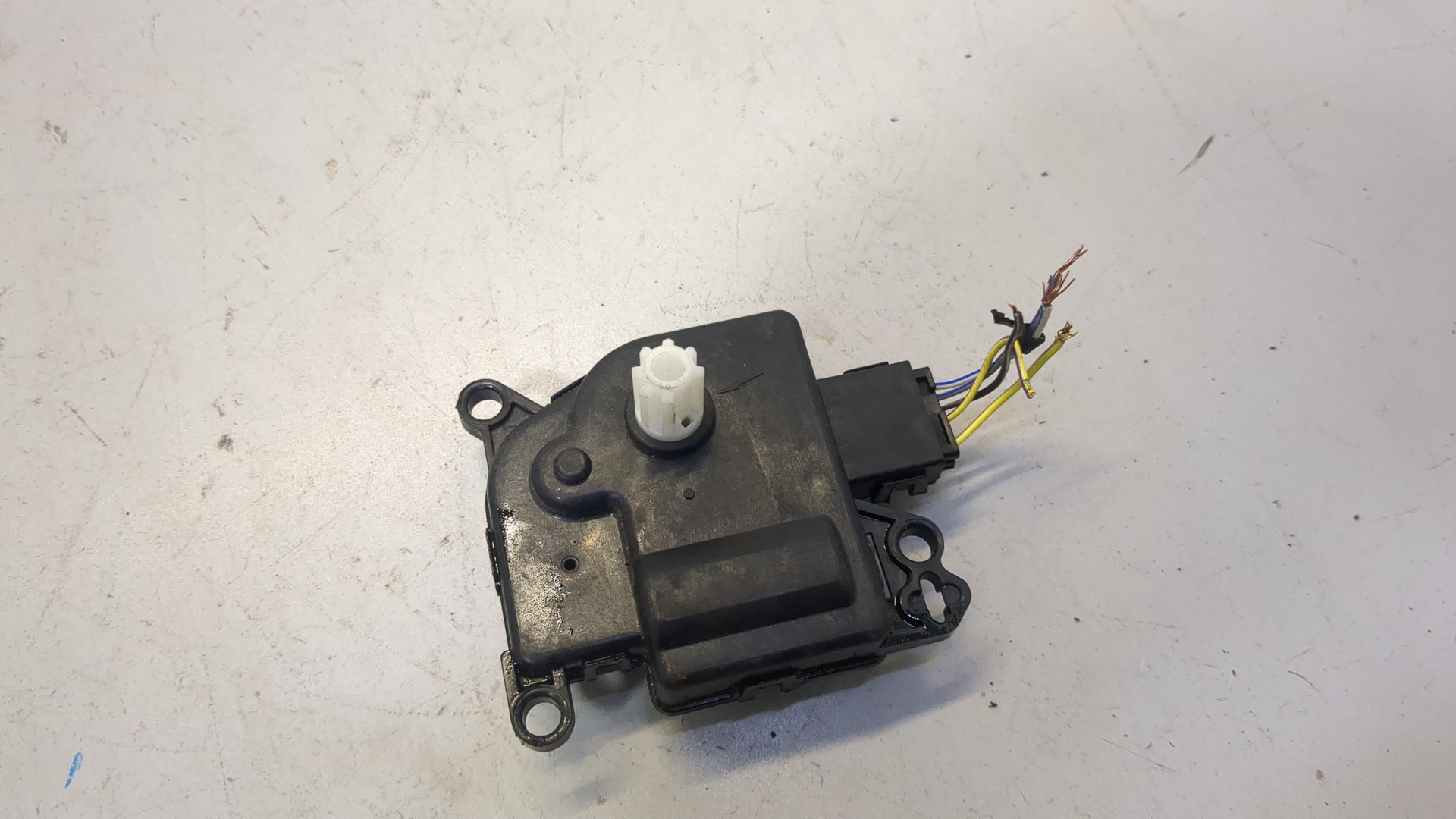 Моторчик заслонки печки