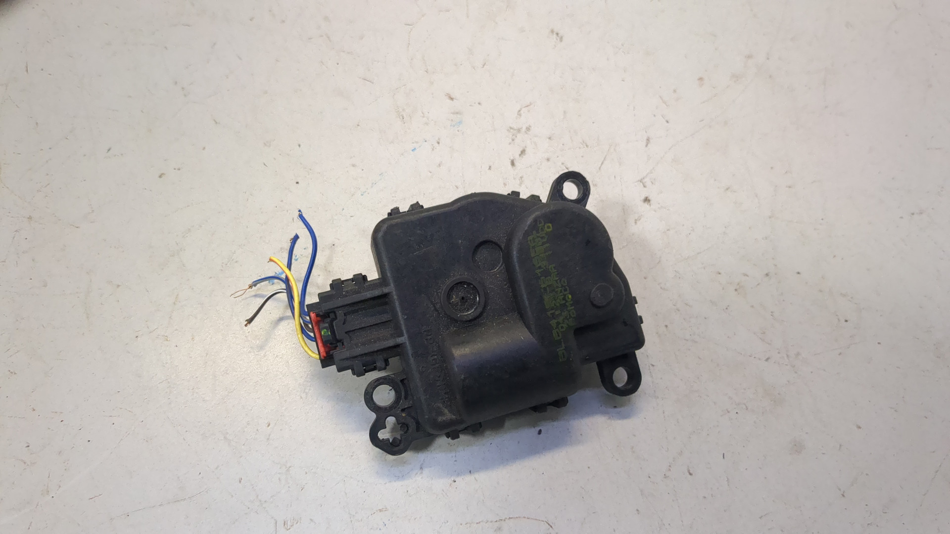 Моторчик заслонки печки