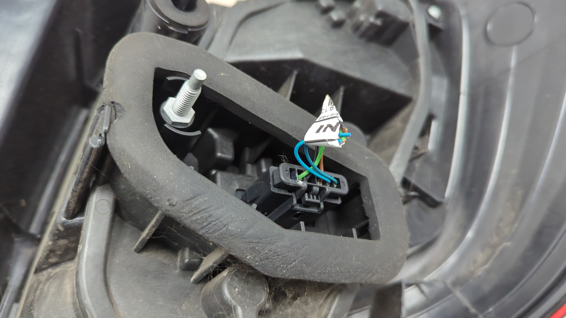 Фонарь задний левый