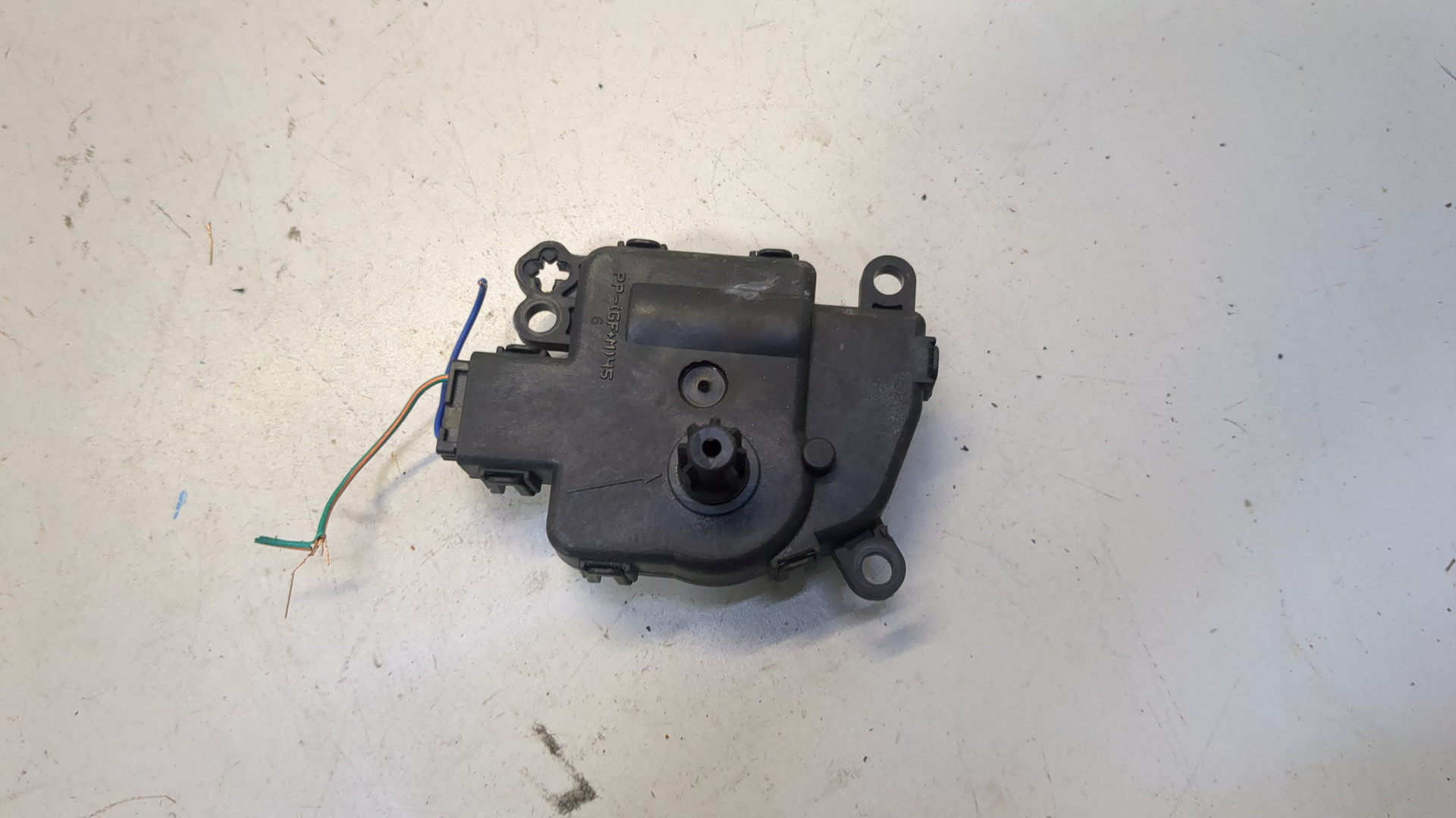 Моторчик заслонки печки