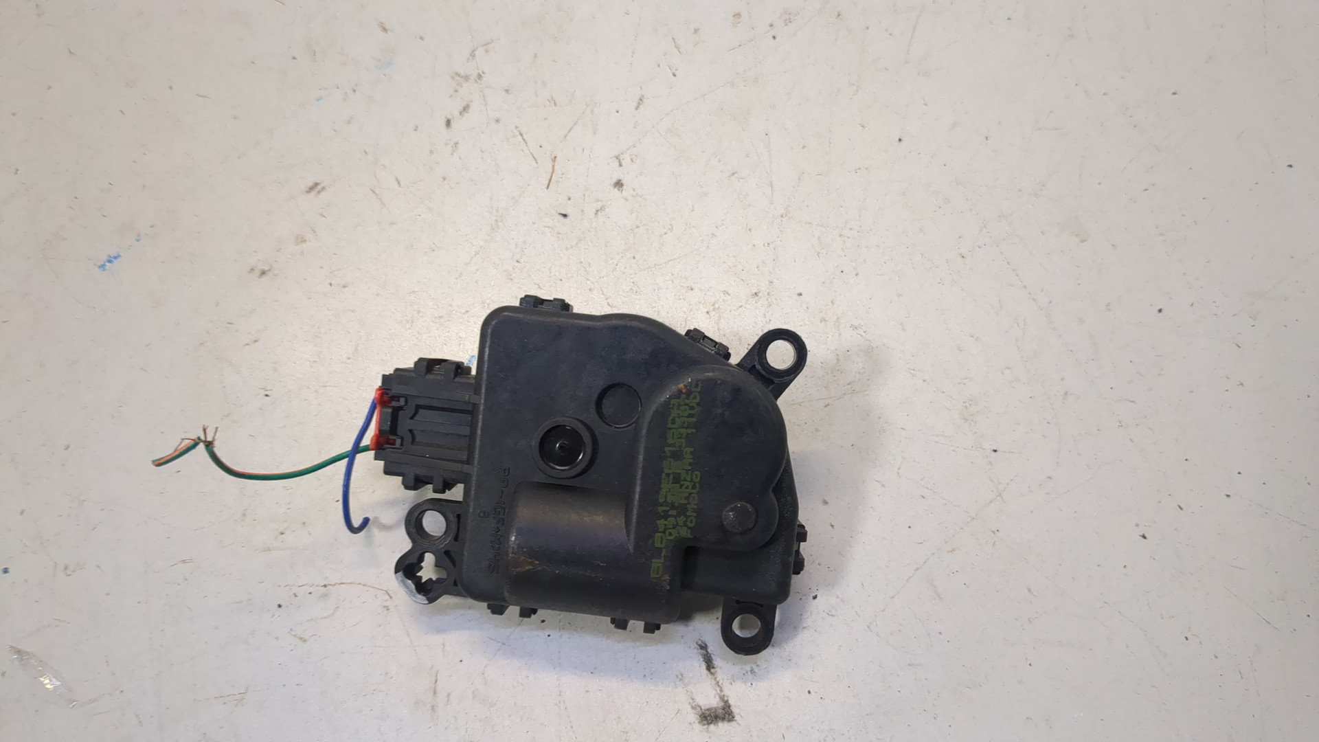 Моторчик заслонки печки