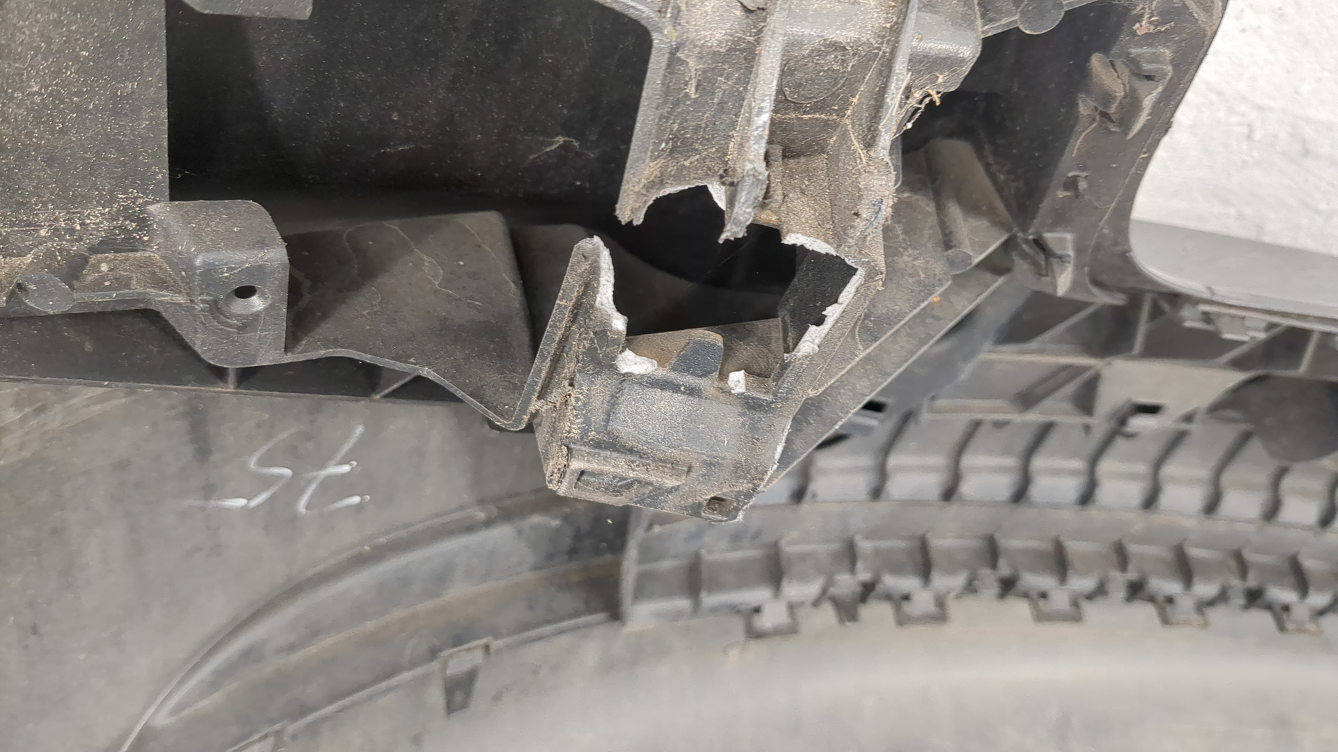 Бампер задний