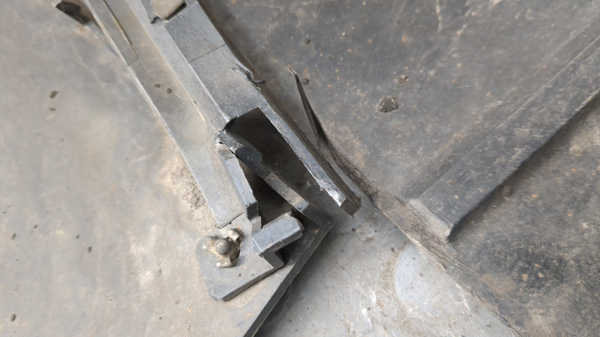 Бампер задний