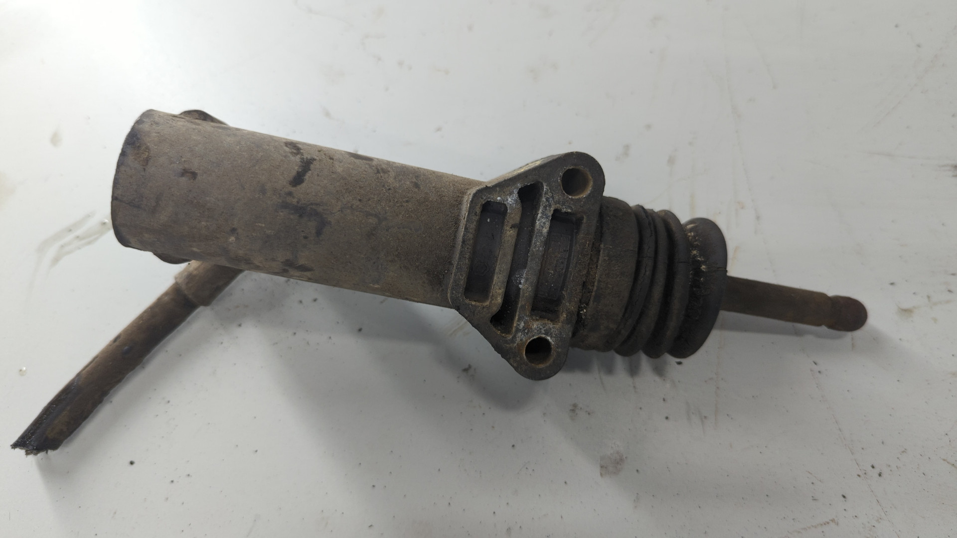 Цилиндр сцепления рабочий