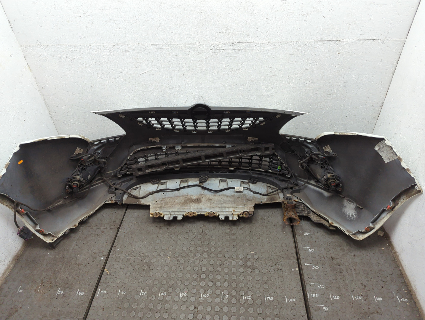 Бампер передний