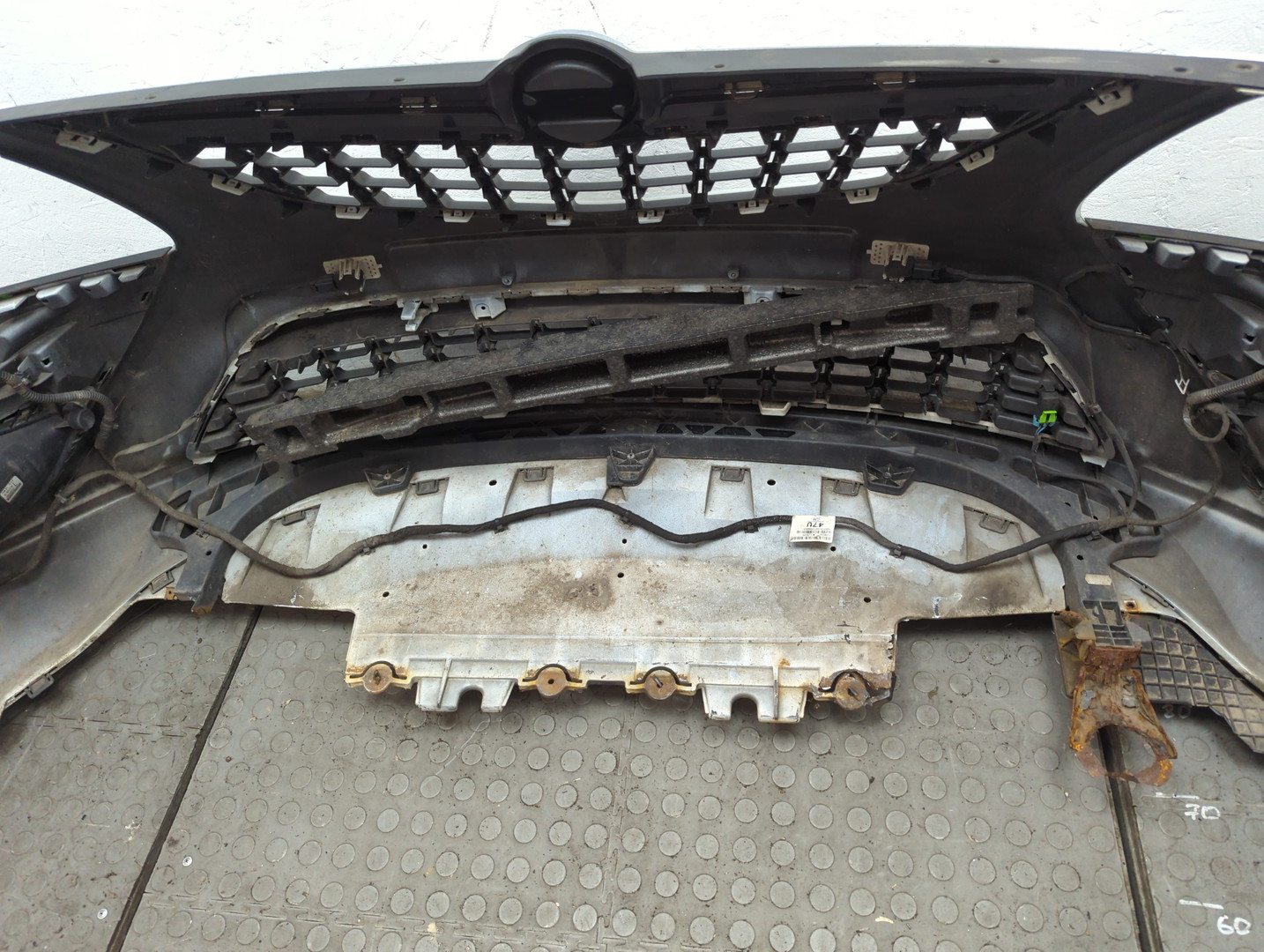 Бампер передний