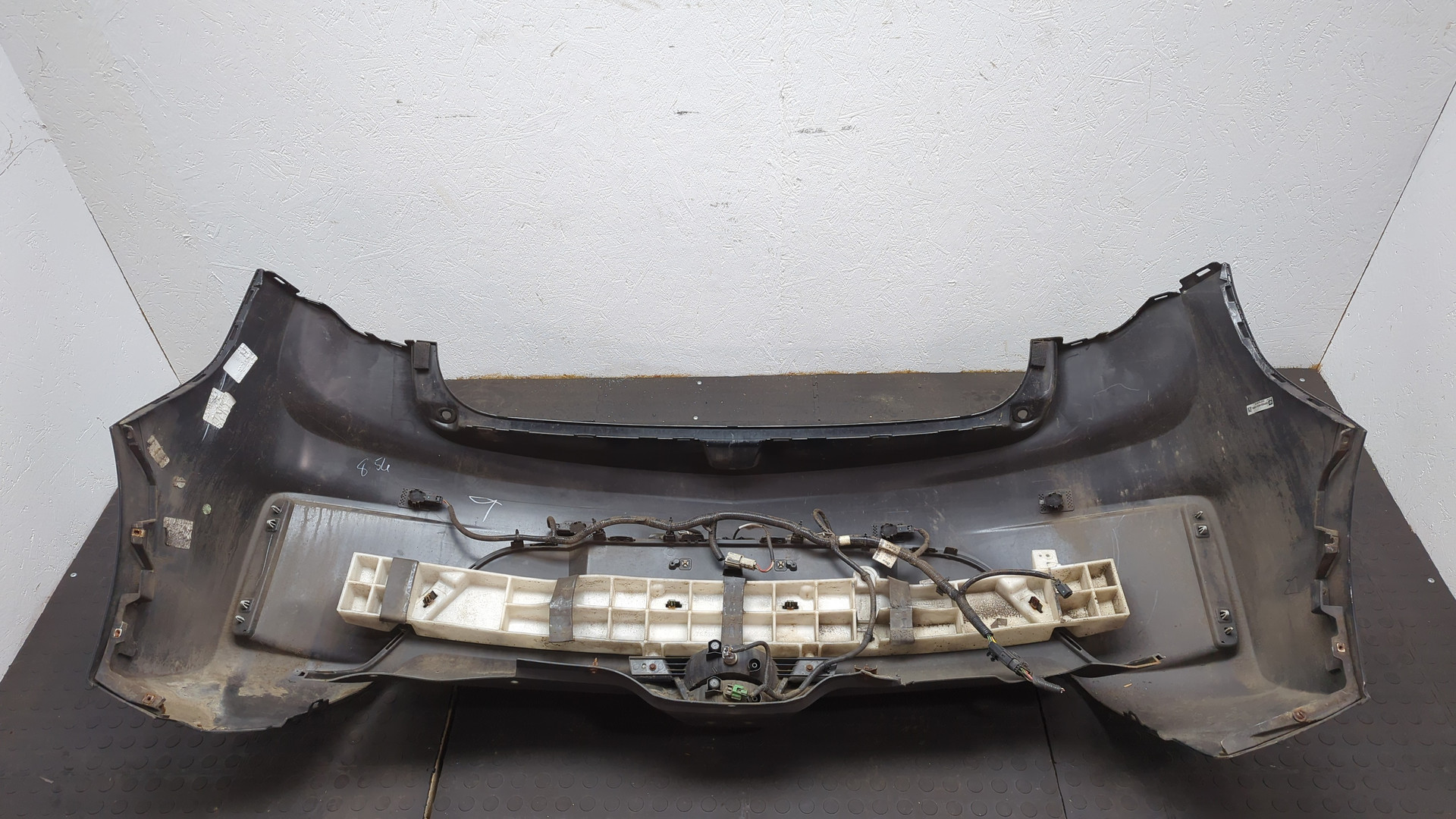 Бампер задний