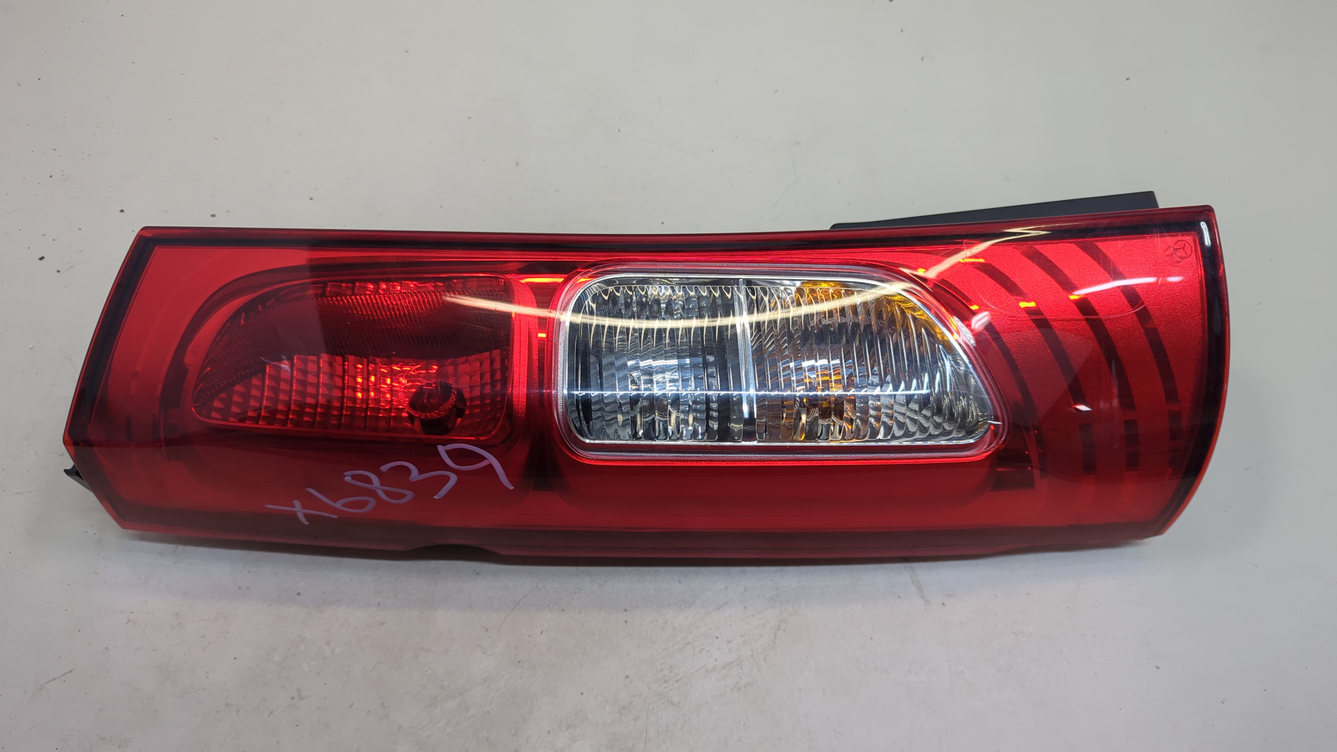 Фонарь задний левый