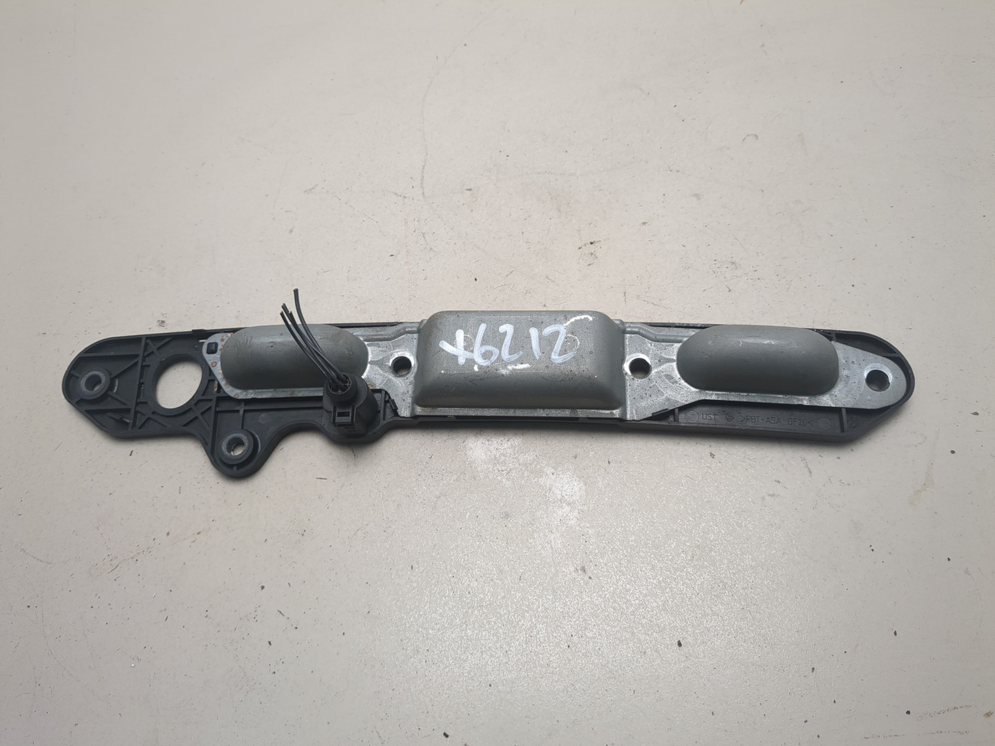 Кнопка открывания багажника