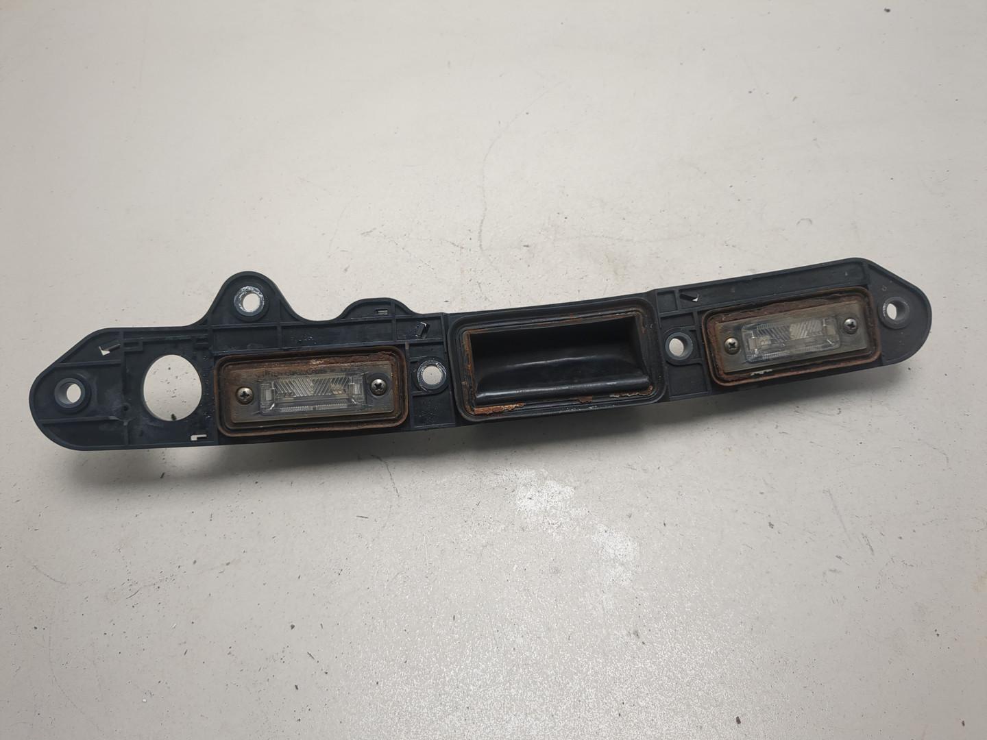 Кнопка открывания багажника