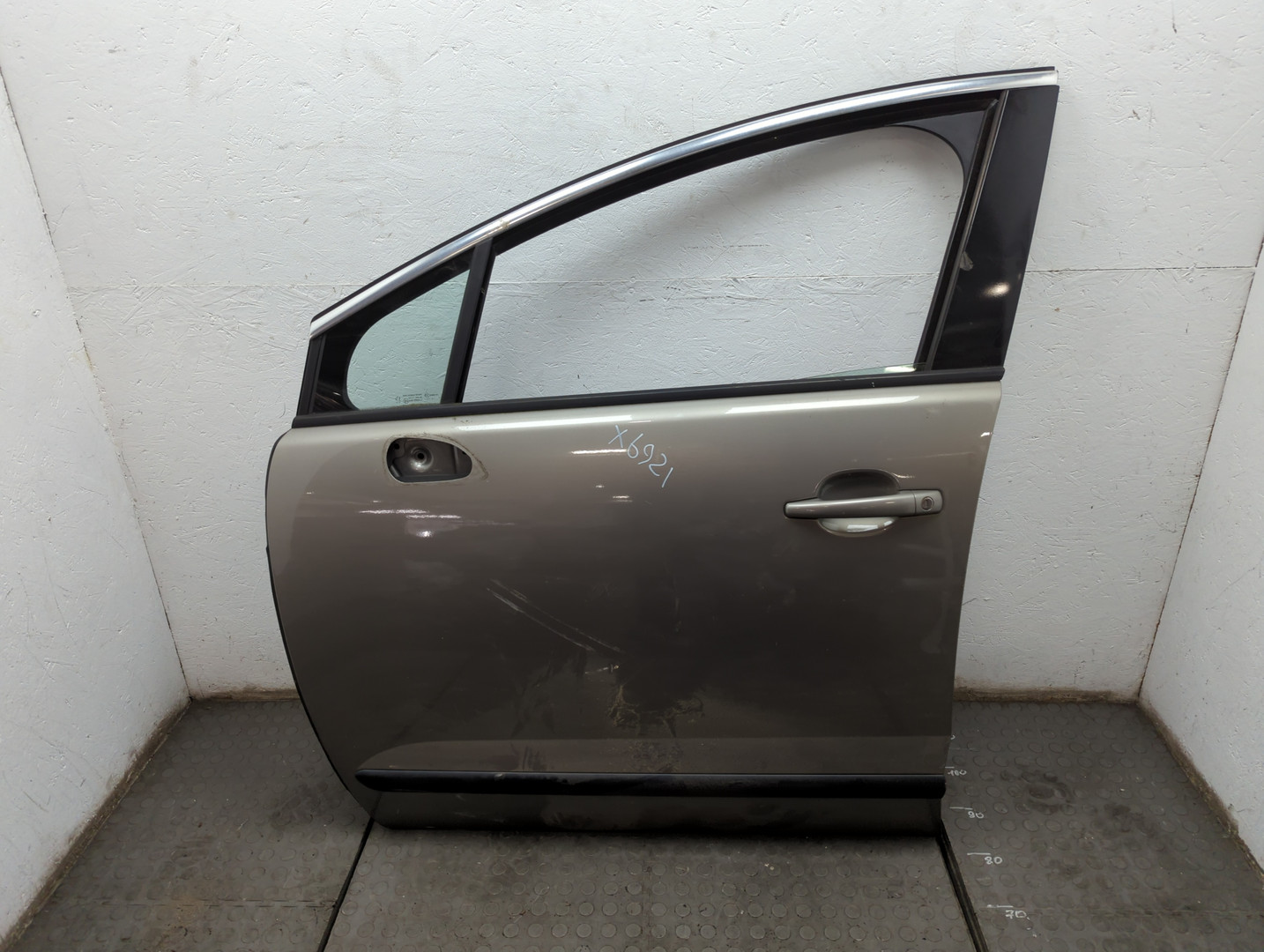 Дверь передняя левая