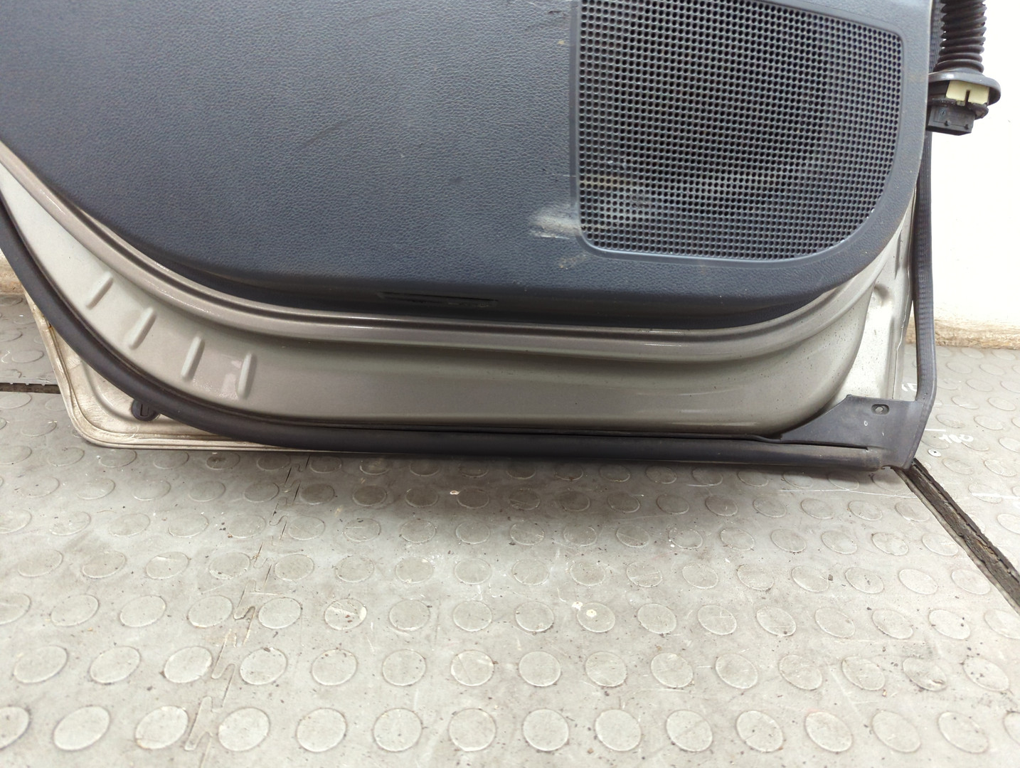 Дверь задняя левая