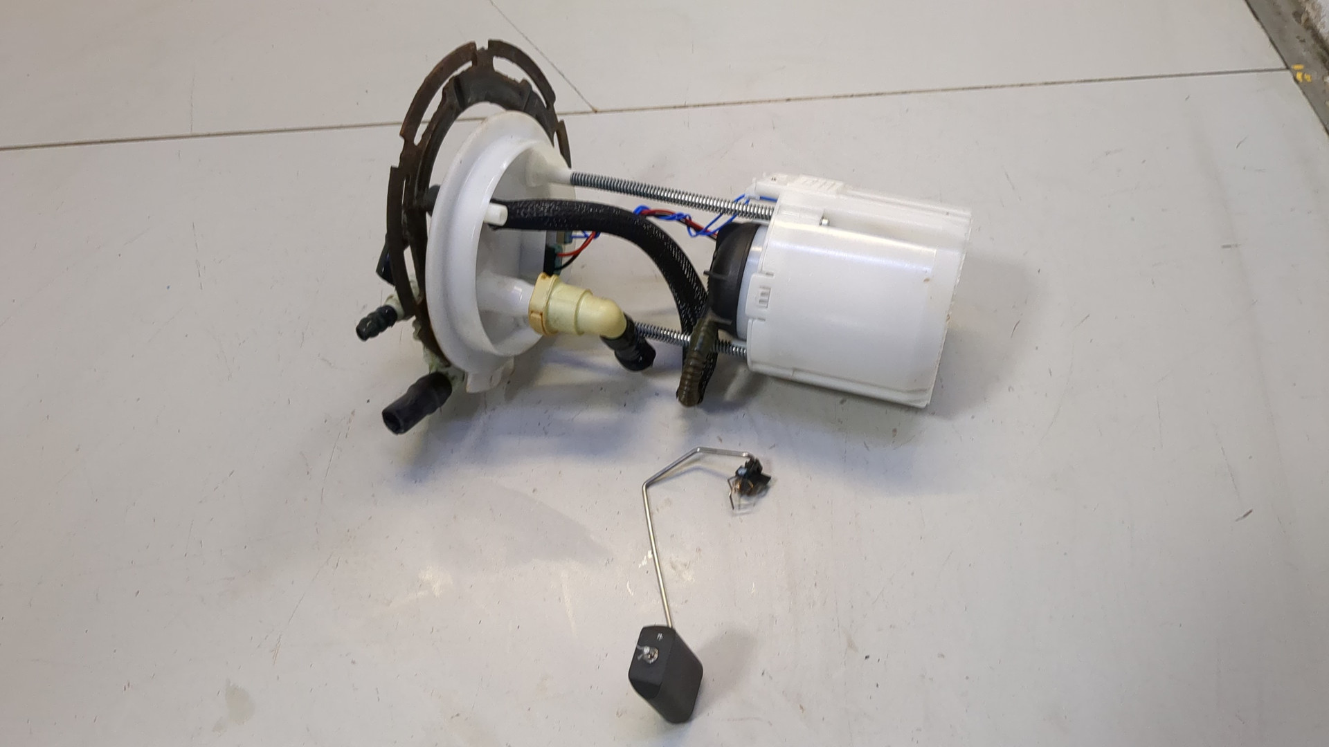 Насос топливный электрический