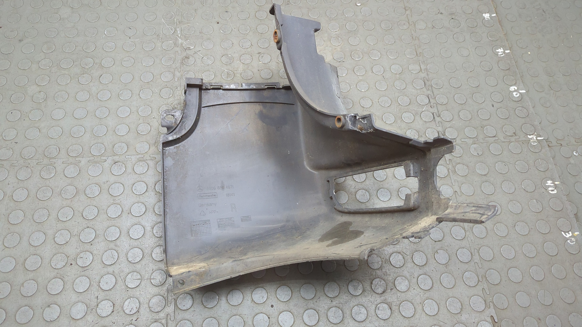 Накладка заднего бампера правая