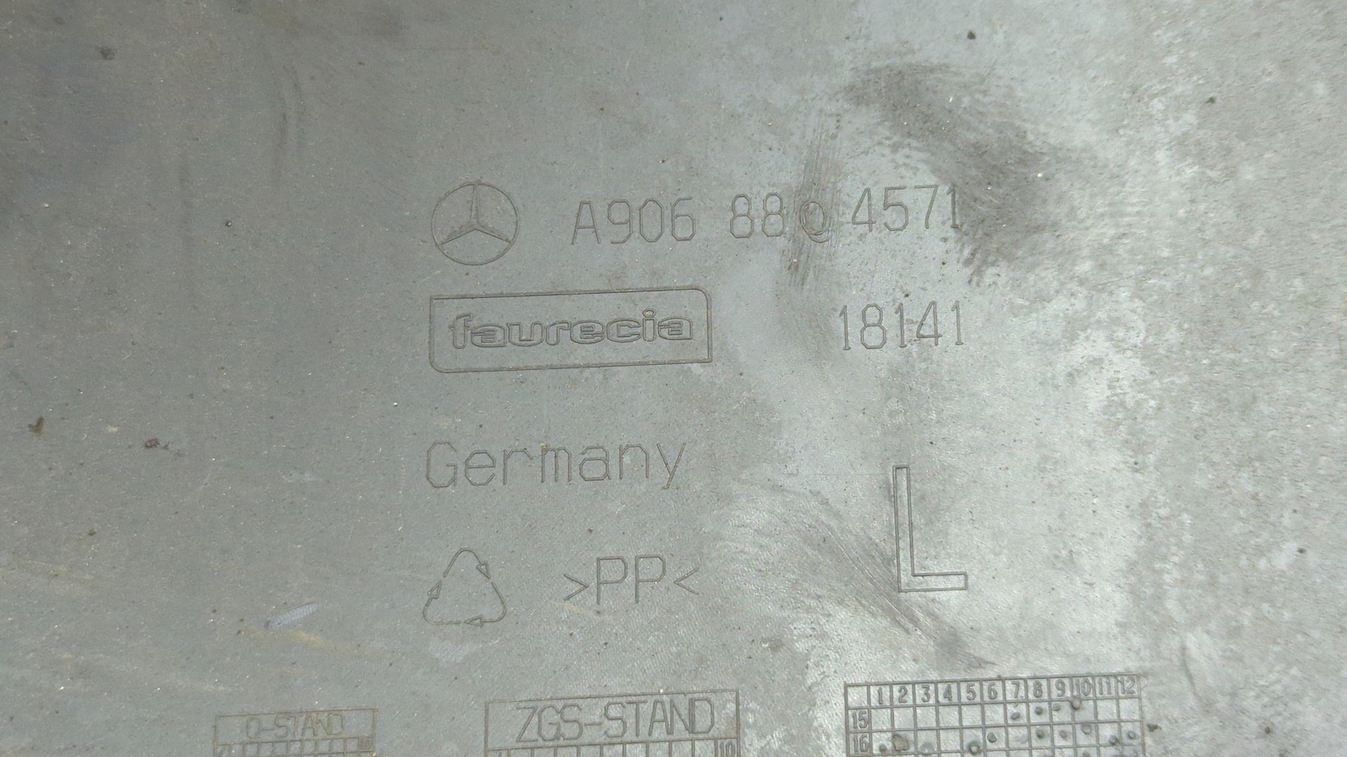 Накладка заднего бампера левая