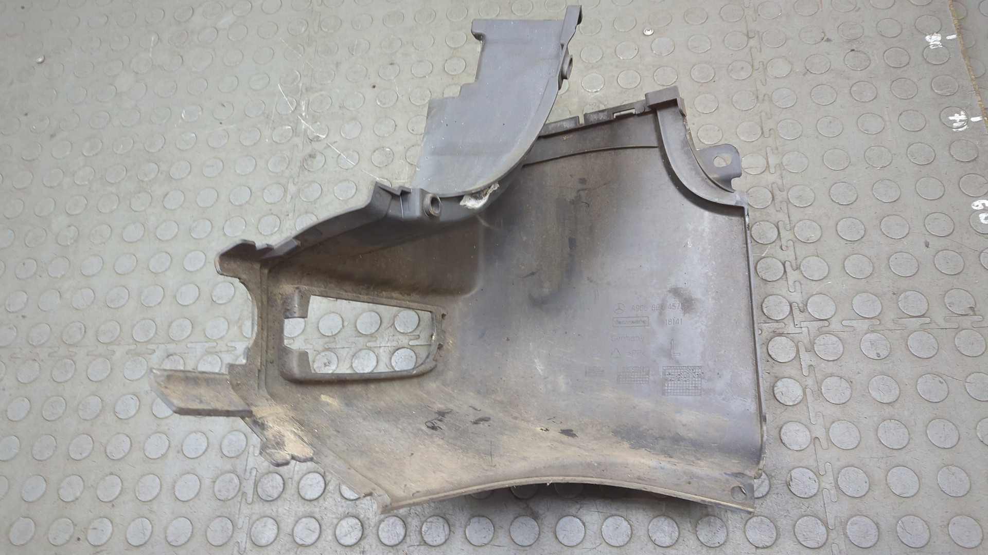 Накладка заднего бампера левая